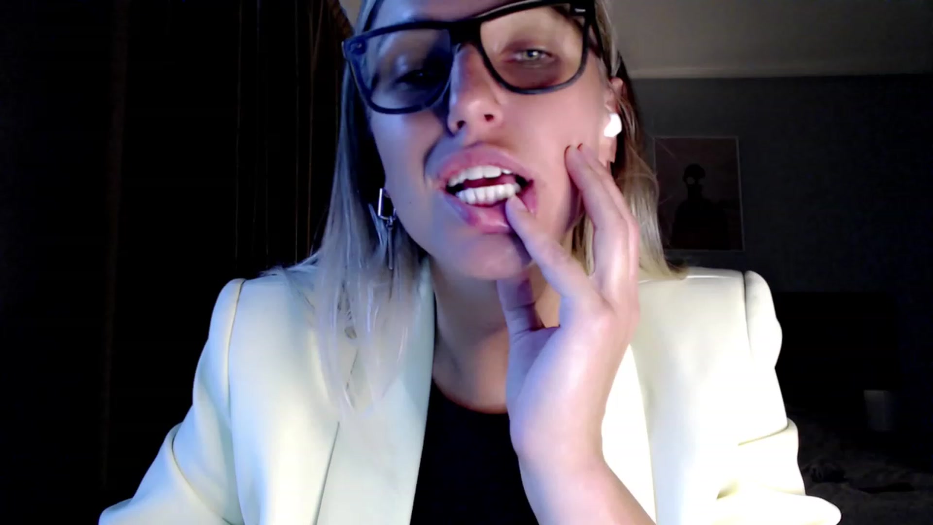 Gallery image thumbnail from VivicaCoke's myfreecams stream on, 07/12/2023, 18:29 image 15 of 20