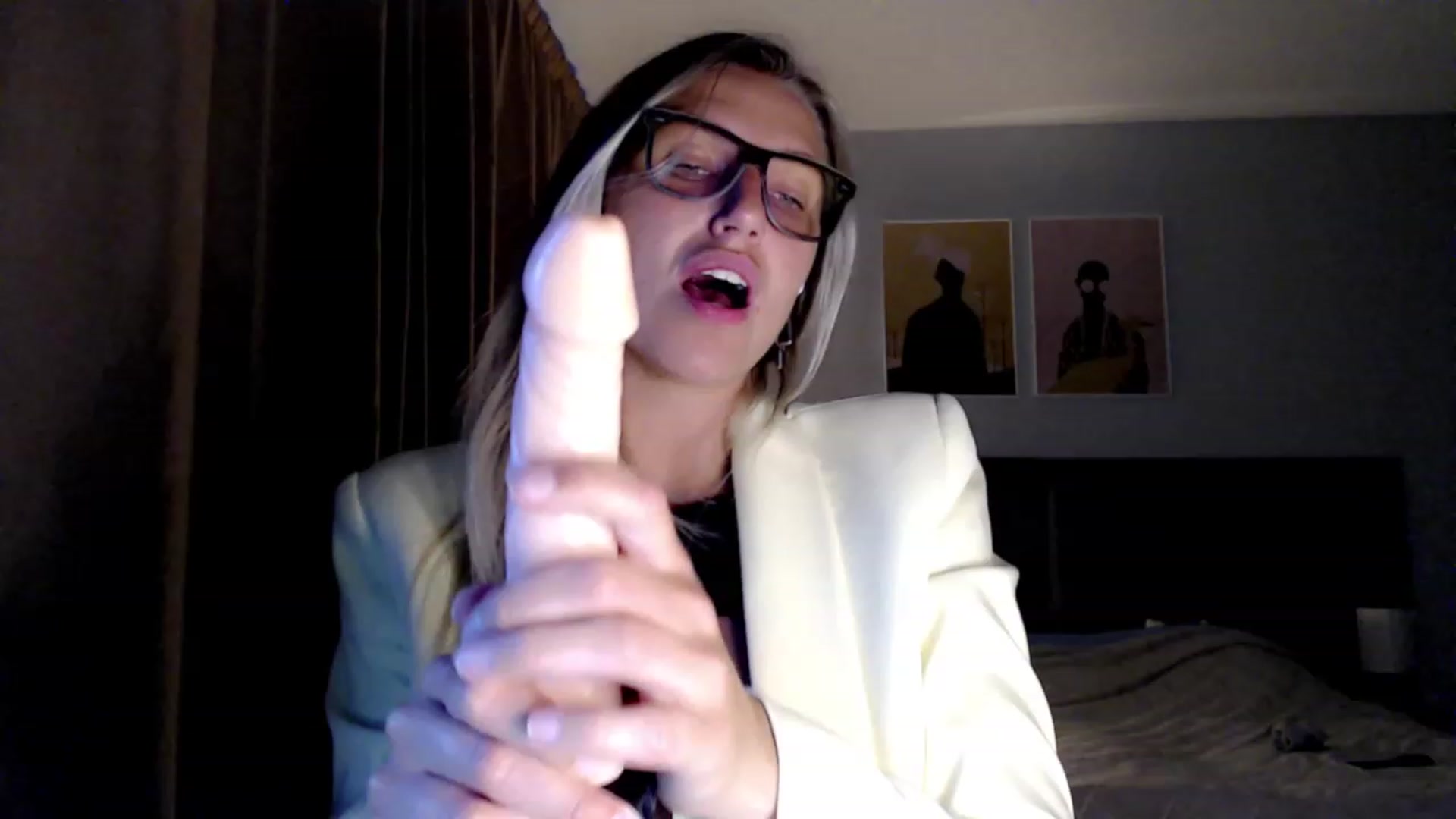 Gallery image thumbnail from VivicaCoke's myfreecams stream on, 07/12/2023, 19:27 image 7 of 20
