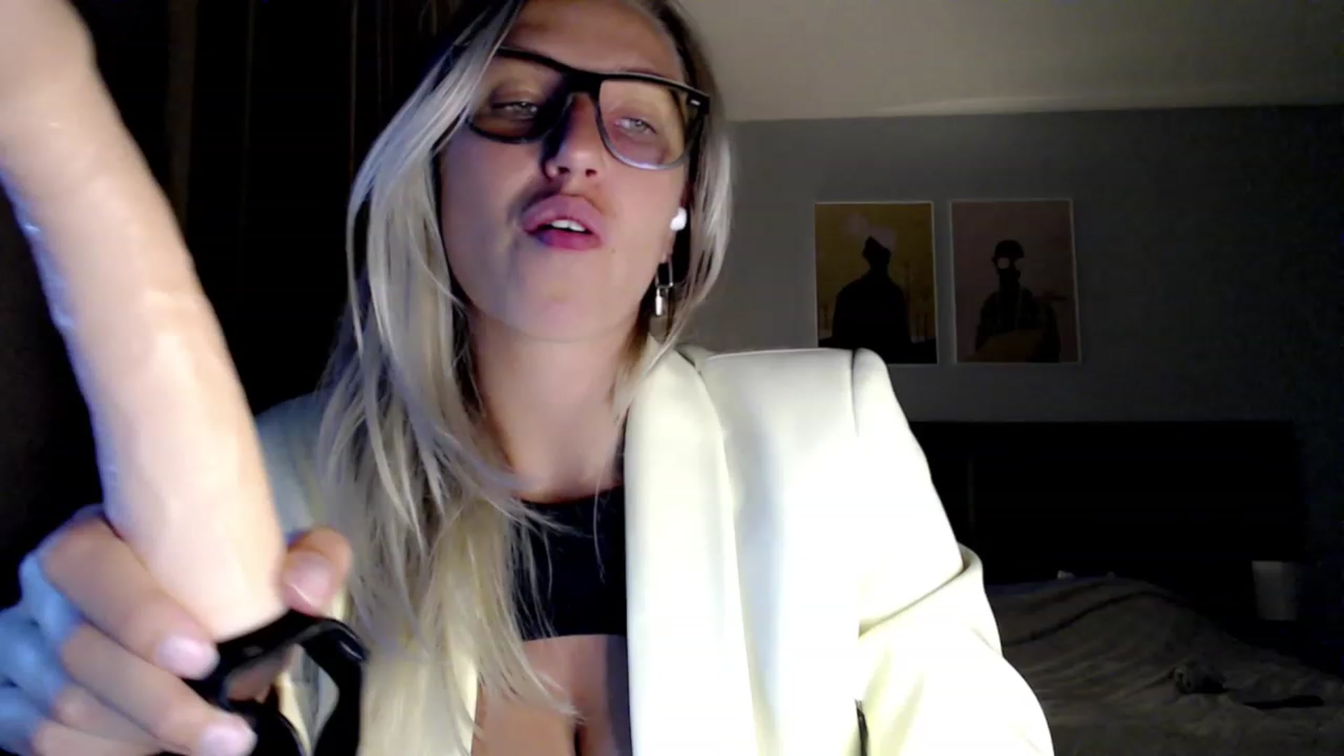 Gallery image thumbnail from VivicaCoke's myfreecams stream on, 07/12/2023, 19:27 image 9 of 20
