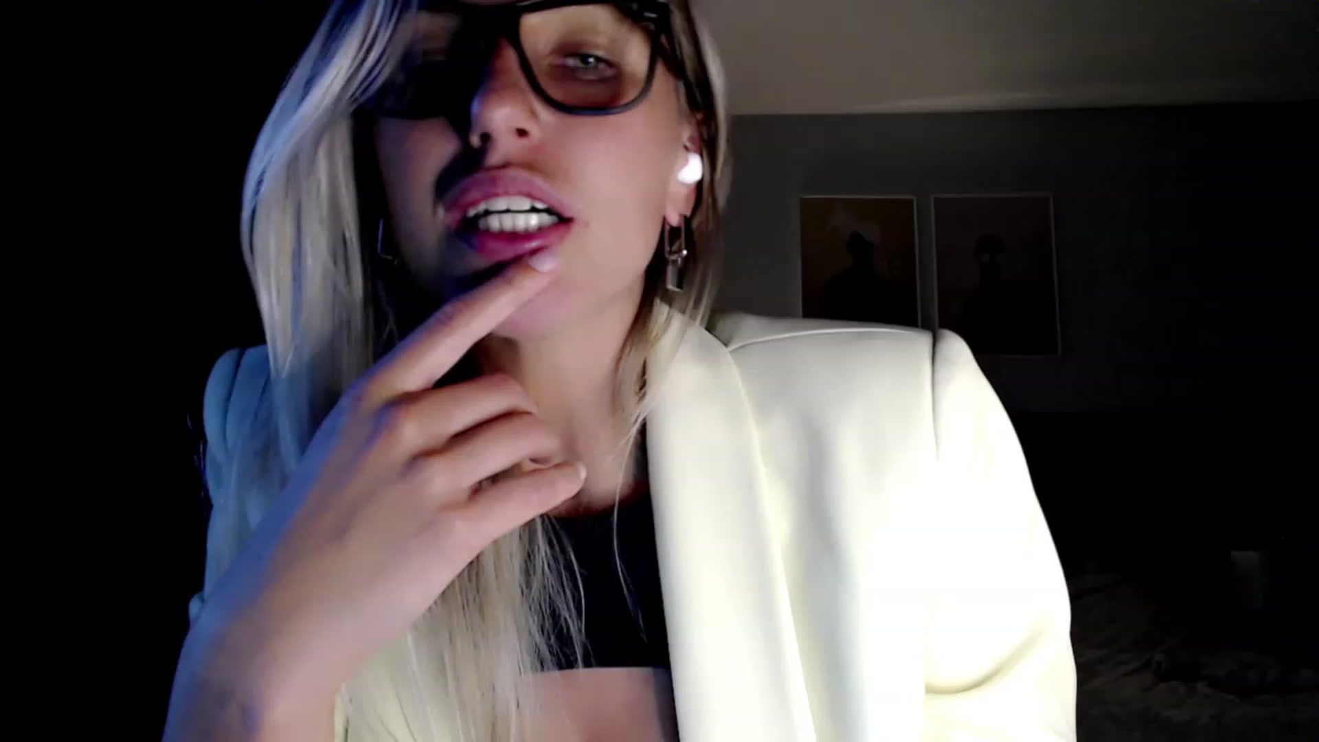 Gallery image thumbnail from VivicaCoke's myfreecams stream on, 07/12/2023, 19:27 image 3 of 20