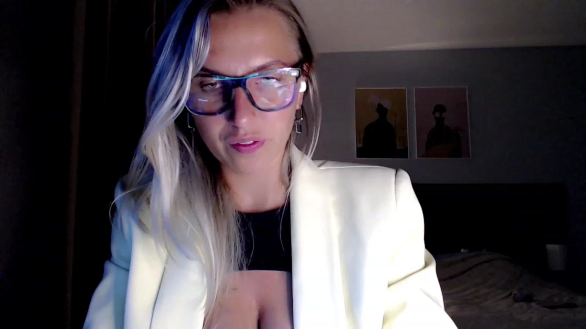 Gallery image thumbnail from VivicaCoke's myfreecams stream on, 07/12/2023, 19:27 image 2 of 20