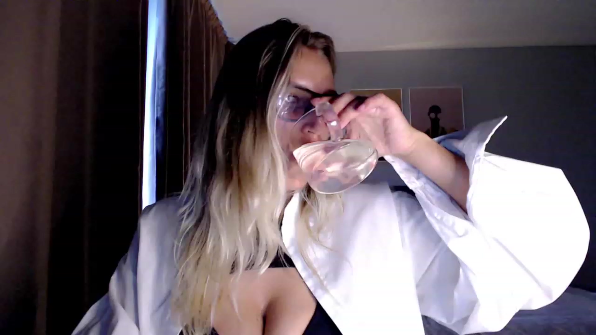 Gallery image thumbnail from VivicaCoke's myfreecams stream on, 07/26/2023, 17:52 image 11 of 20