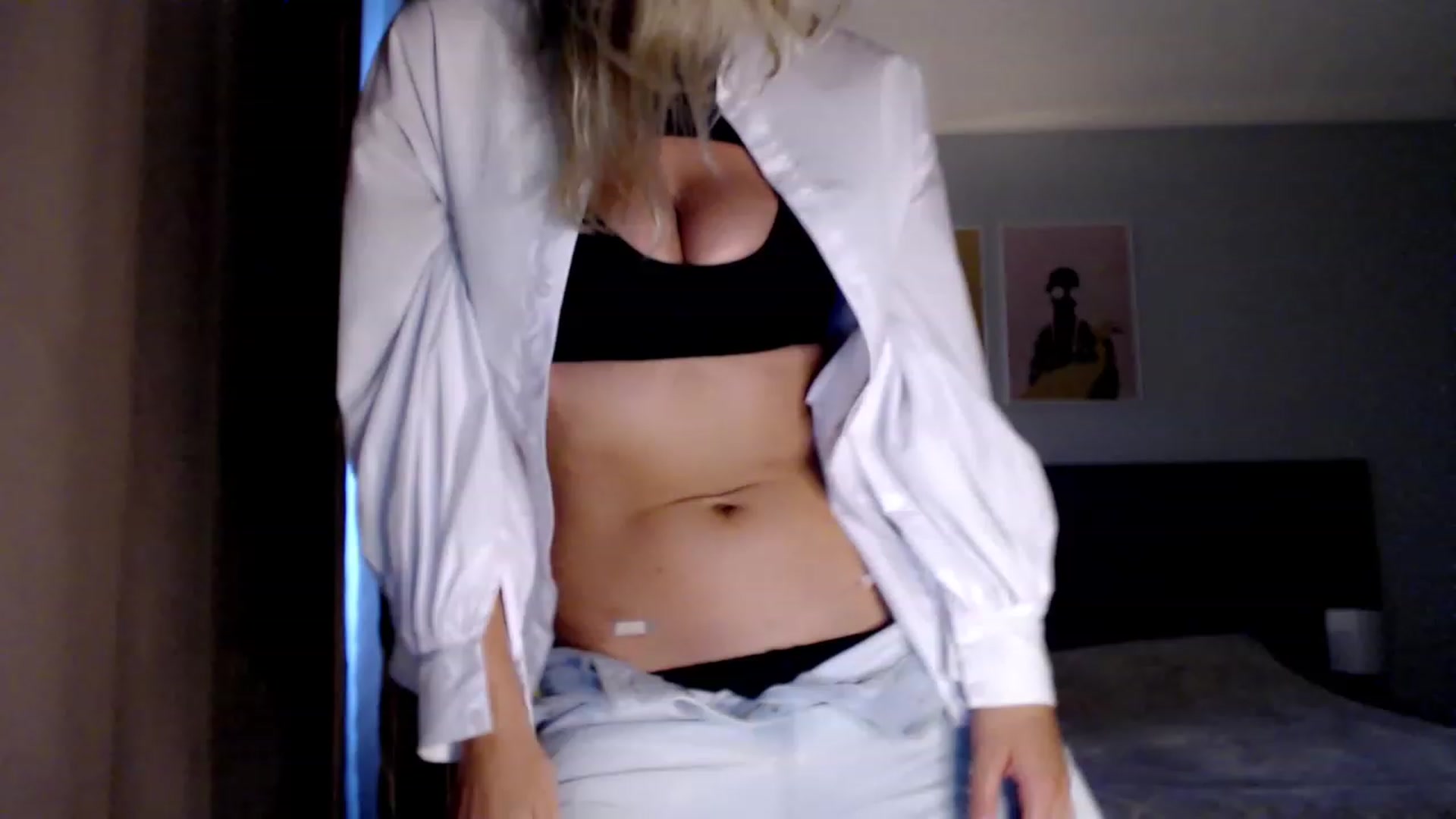 Gallery image thumbnail from VivicaCoke's myfreecams stream on, 07/26/2023, 17:52 image 17 of 20