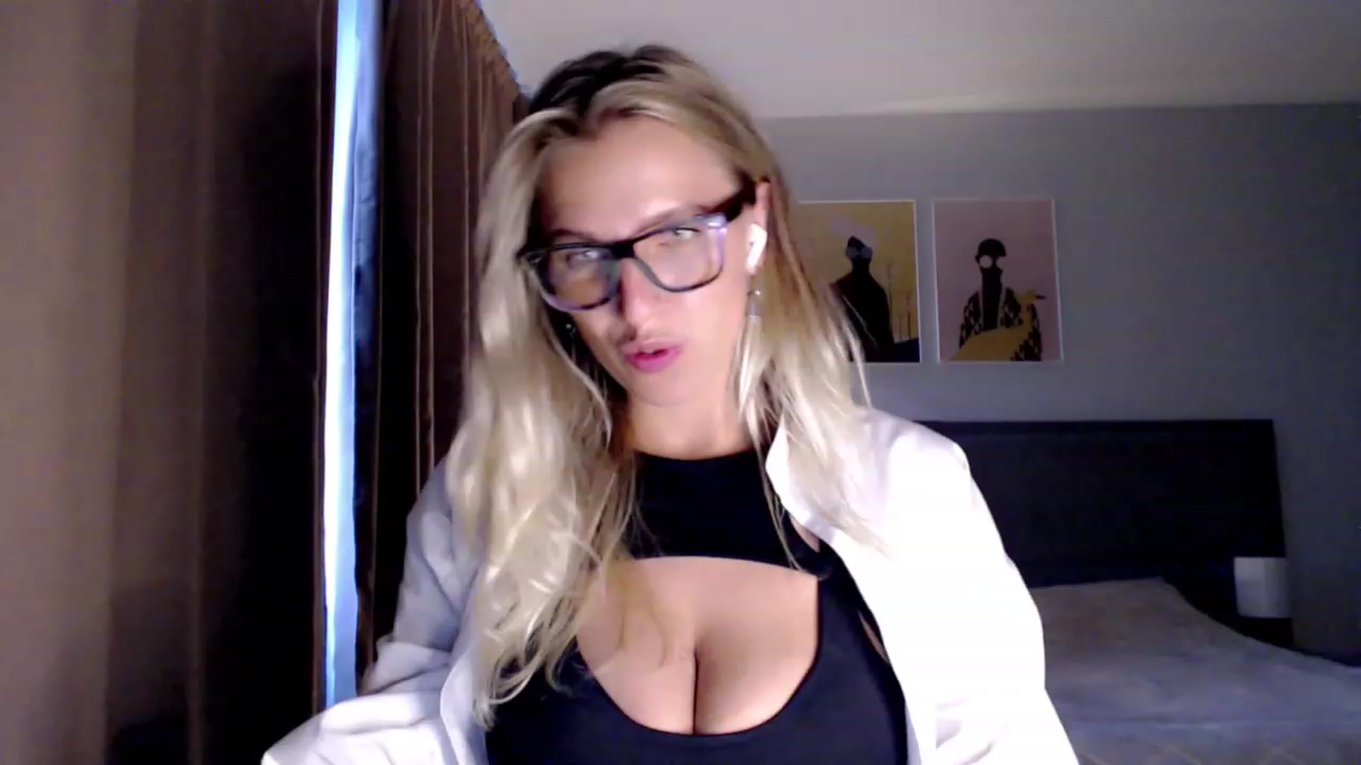 Gallery image thumbnail from VivicaCoke's myfreecams stream on, 07/26/2023, 17:52 image 12 of 20