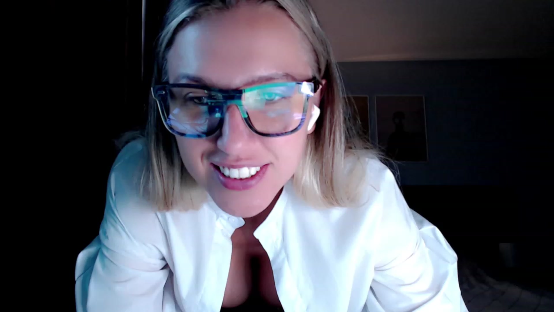 Gallery image thumbnail from VivicaCoke's myfreecams stream on, 07/28/2023, 08:26 image 9 of 20