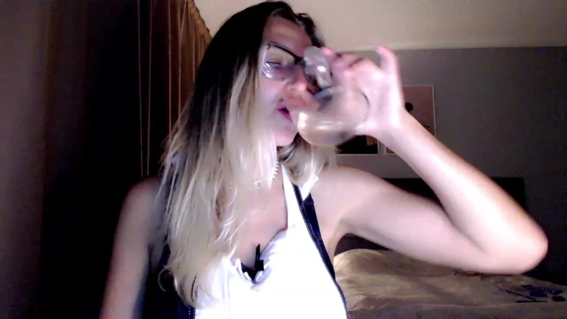 Gallery image thumbnail from VivicaCoke's myfreecams stream on, 07/30/2023, 19:43 image 19 of 20