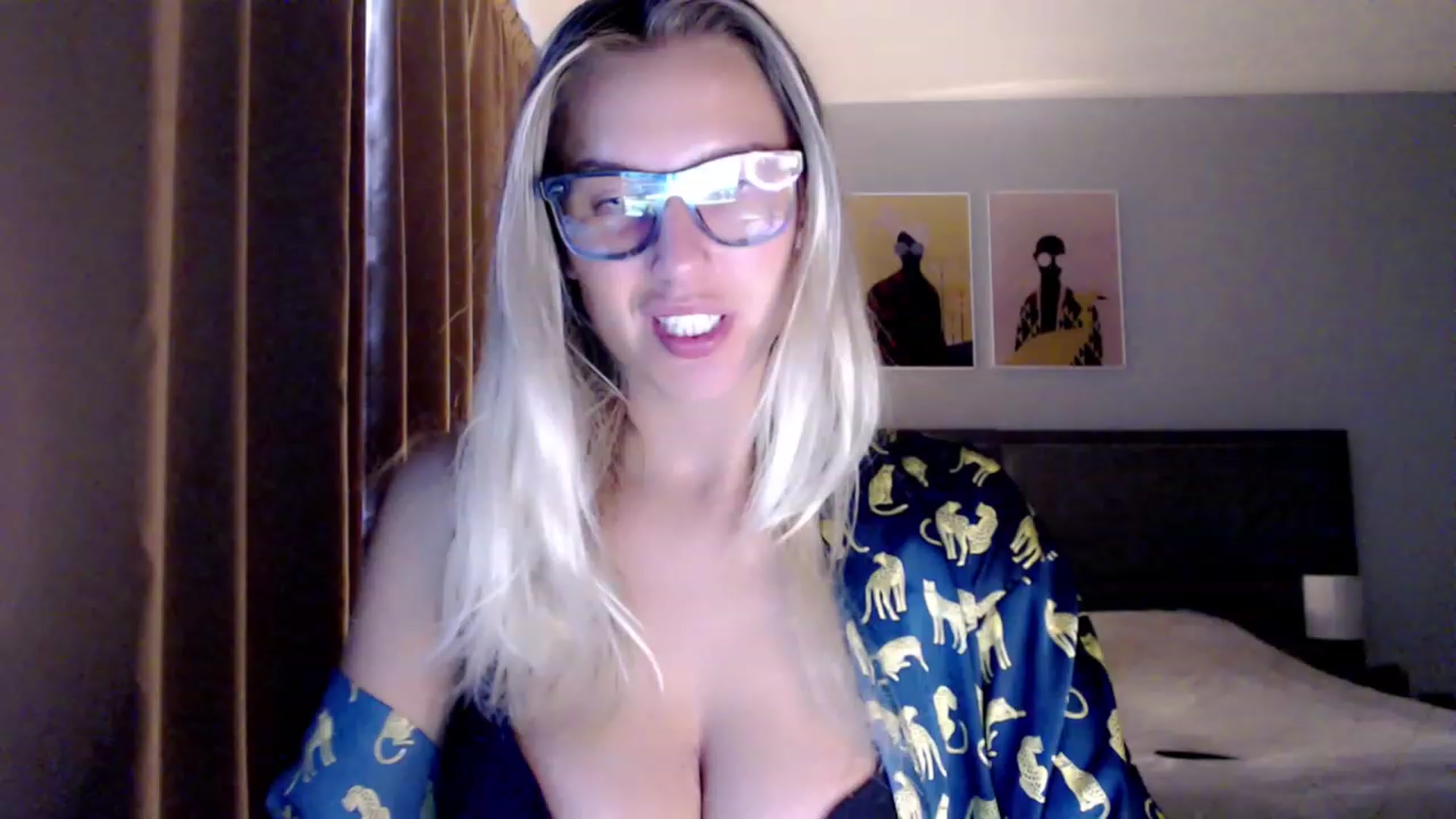 Gallery image thumbnail from VivicaCoke's myfreecams stream on, 07/31/2023, 18:35 image 5 of 20