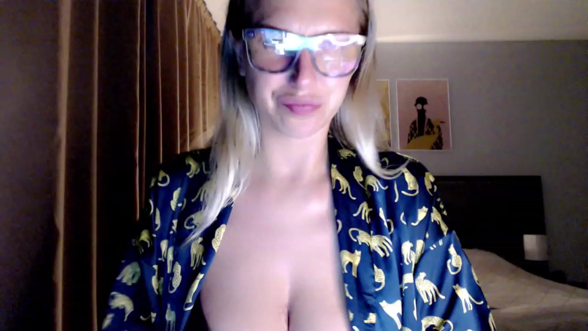 Gallery image thumbnail from VivicaCoke's myfreecams stream on, 07/31/2023, 19:24 image 15 of 20
