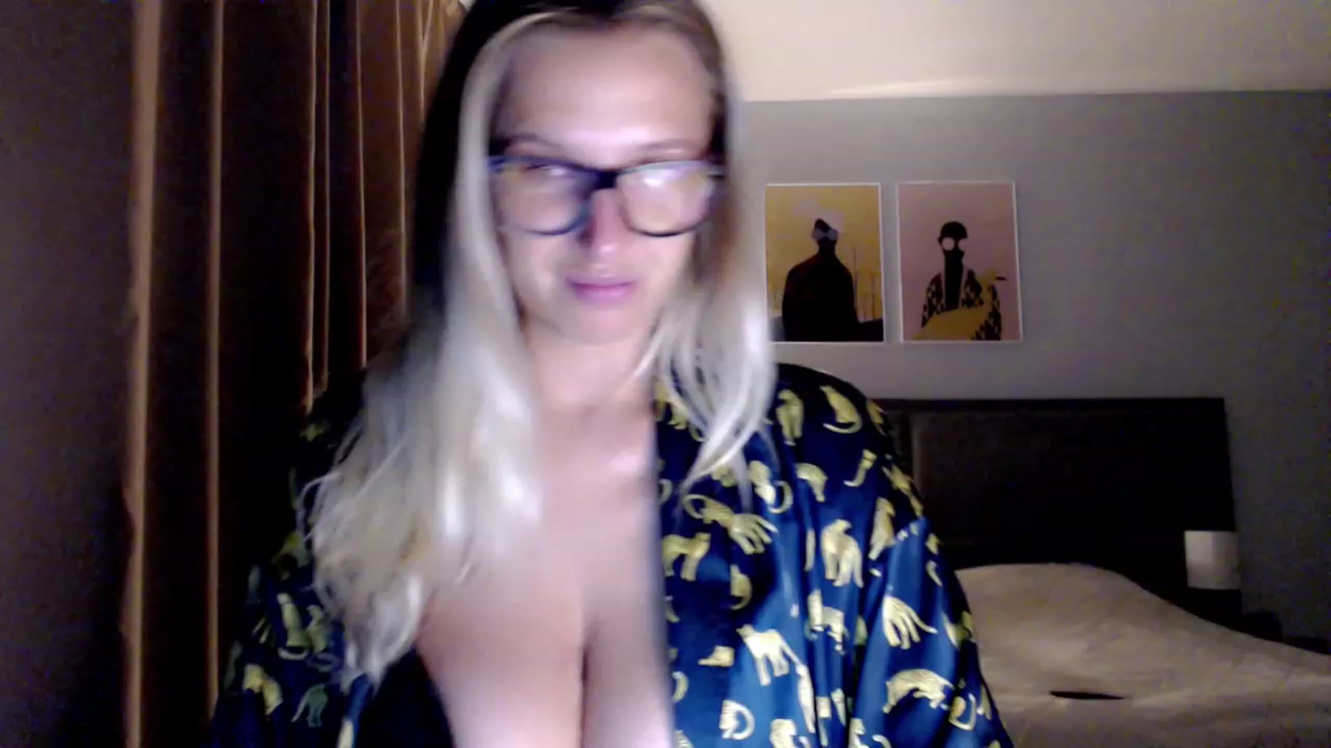 Gallery image thumbnail from VivicaCoke's myfreecams stream on, 07/31/2023, 19:24 image 18 of 20