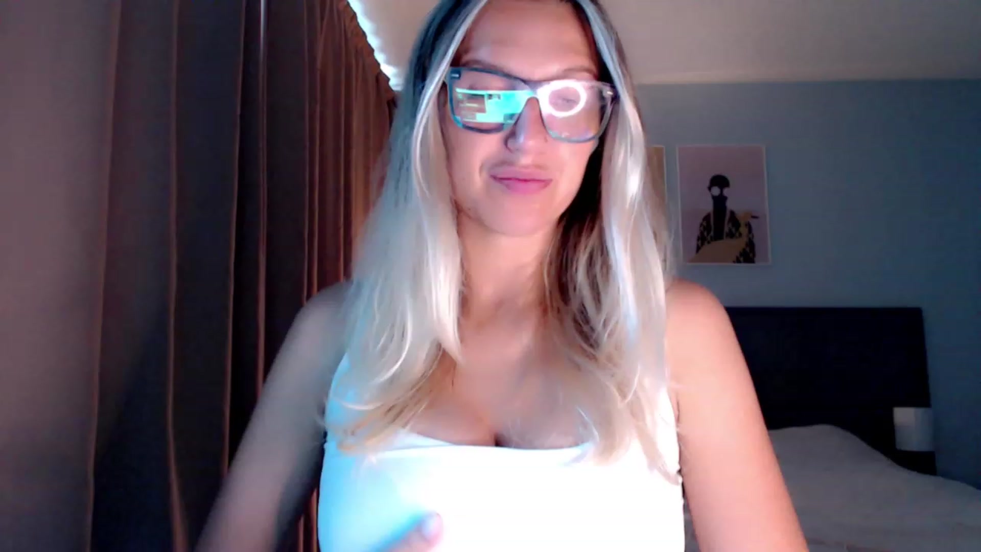 Gallery image thumbnail from VivicaCoke's myfreecams stream on, 08/05/2023, 09:56 image 15 of 20