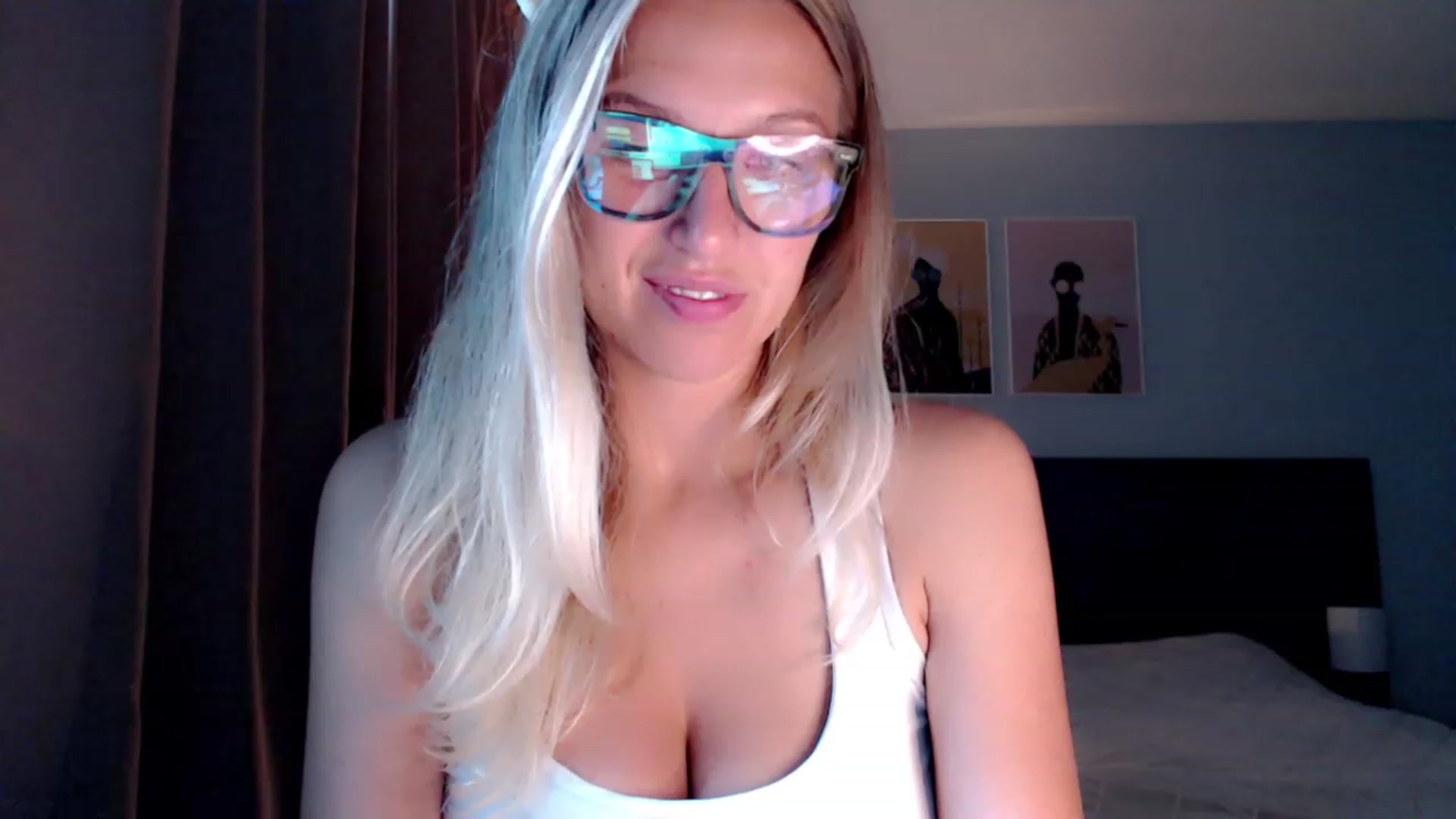 Gallery image thumbnail from VivicaCoke's myfreecams stream on, 08/05/2023, 09:56 image 5 of 20