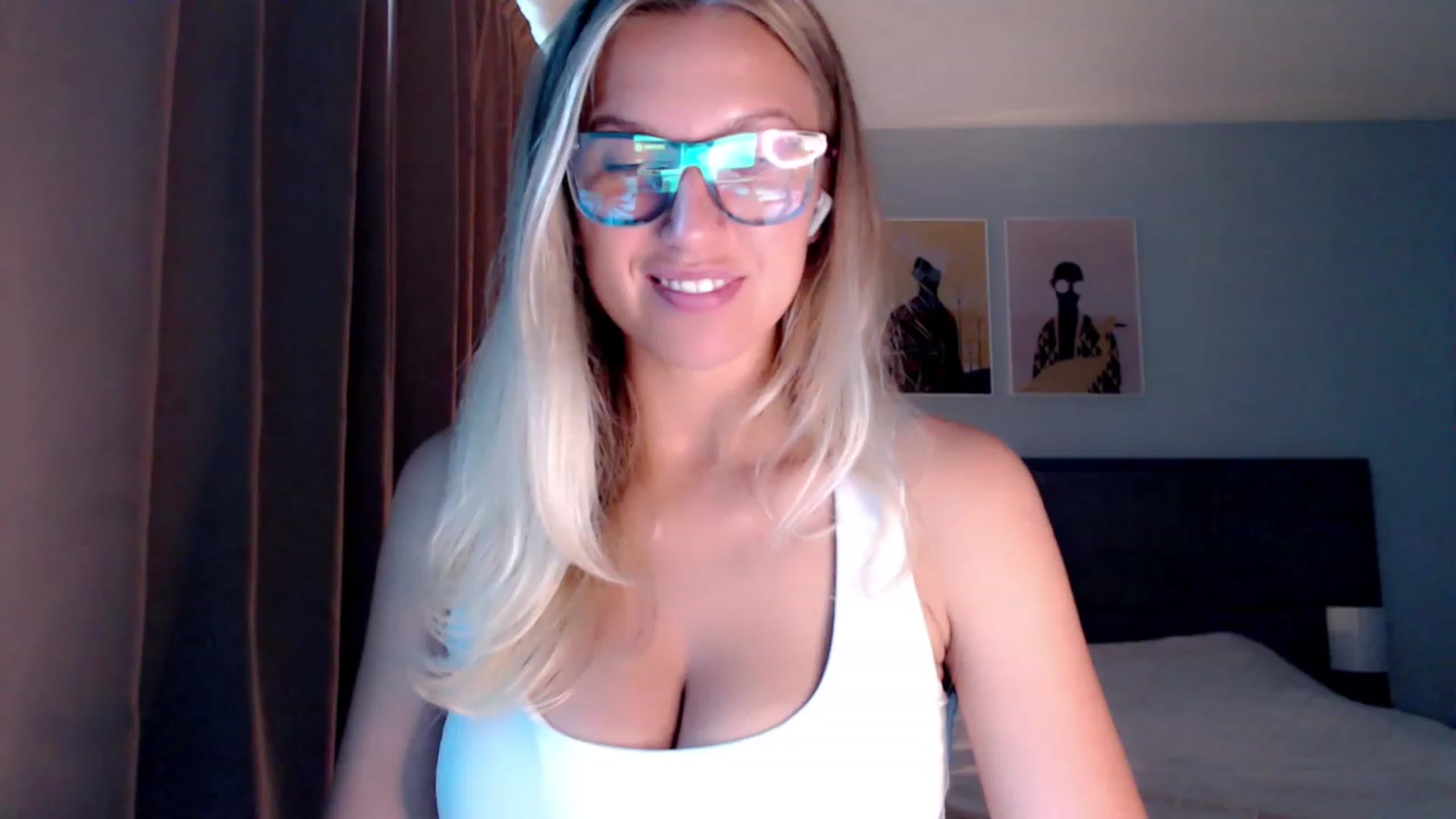 Gallery image thumbnail from VivicaCoke's myfreecams stream on, 08/05/2023, 09:56 image 8 of 20
