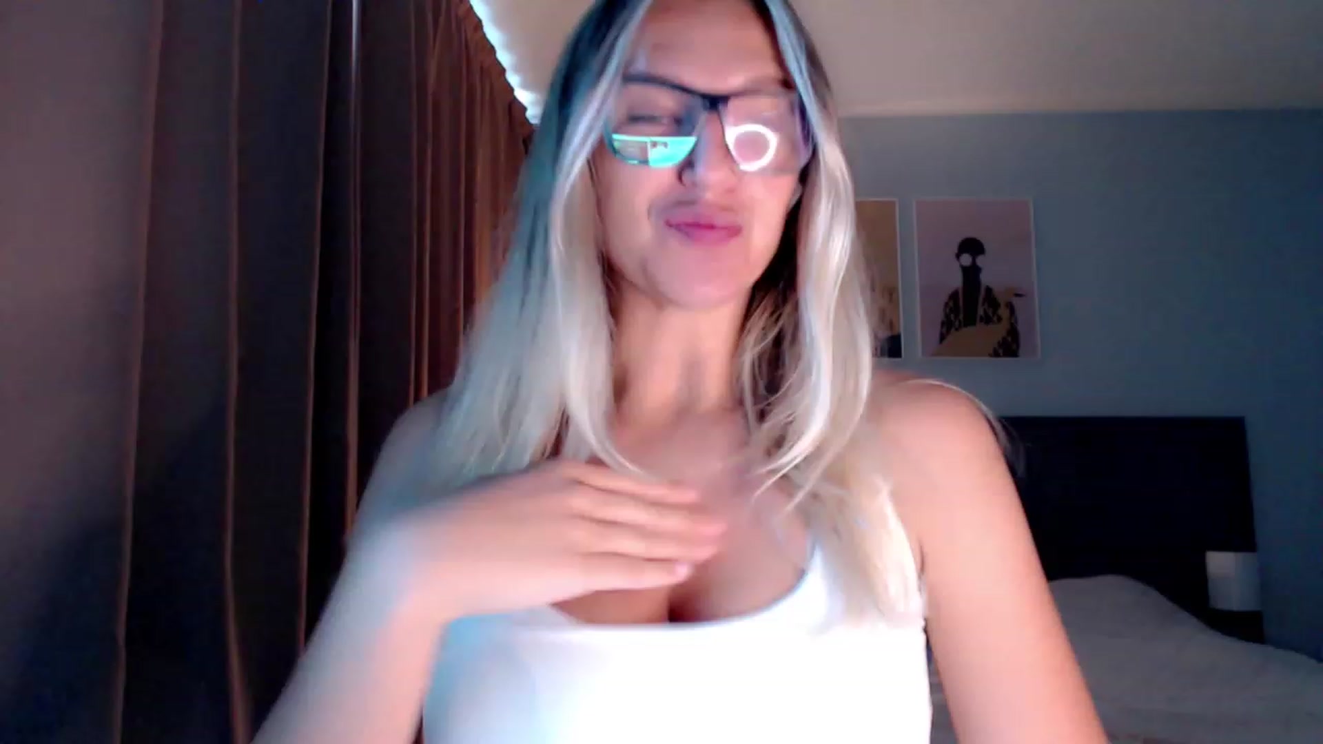 Gallery image thumbnail from VivicaCoke's myfreecams stream on, 08/05/2023, 09:56 image 19 of 20