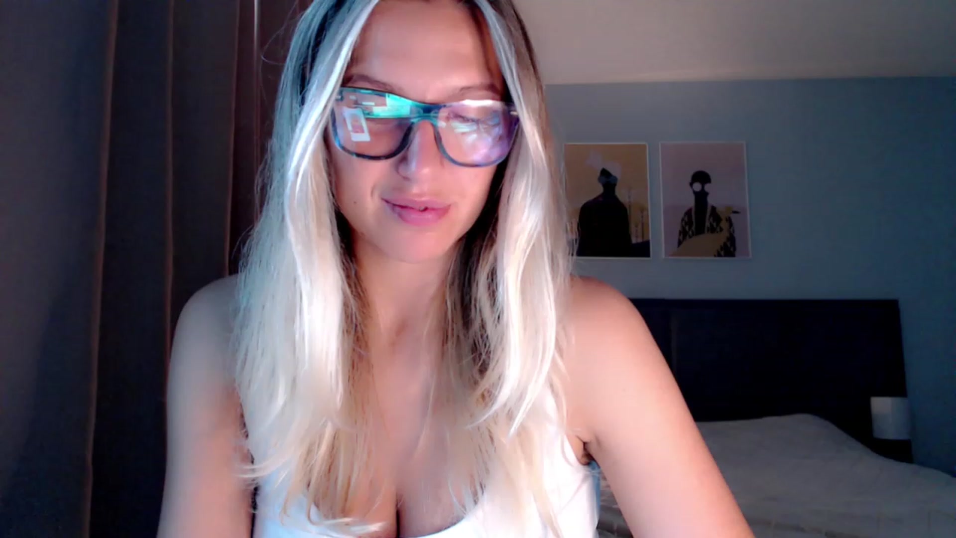 Gallery image thumbnail from VivicaCoke's myfreecams stream on, 08/05/2023, 09:56 image 17 of 20