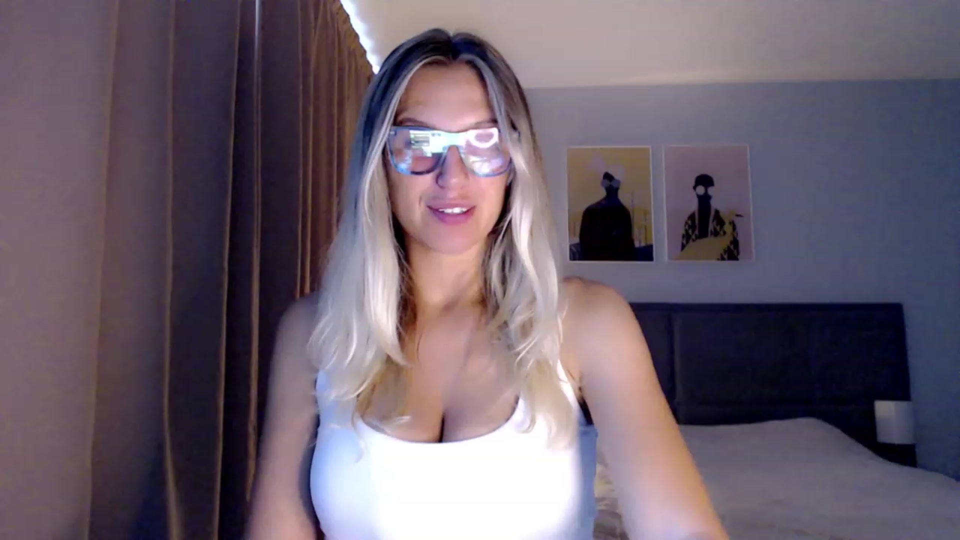 Gallery image thumbnail from VivicaCoke's myfreecams stream on, 08/05/2023, 09:56 image 11 of 20