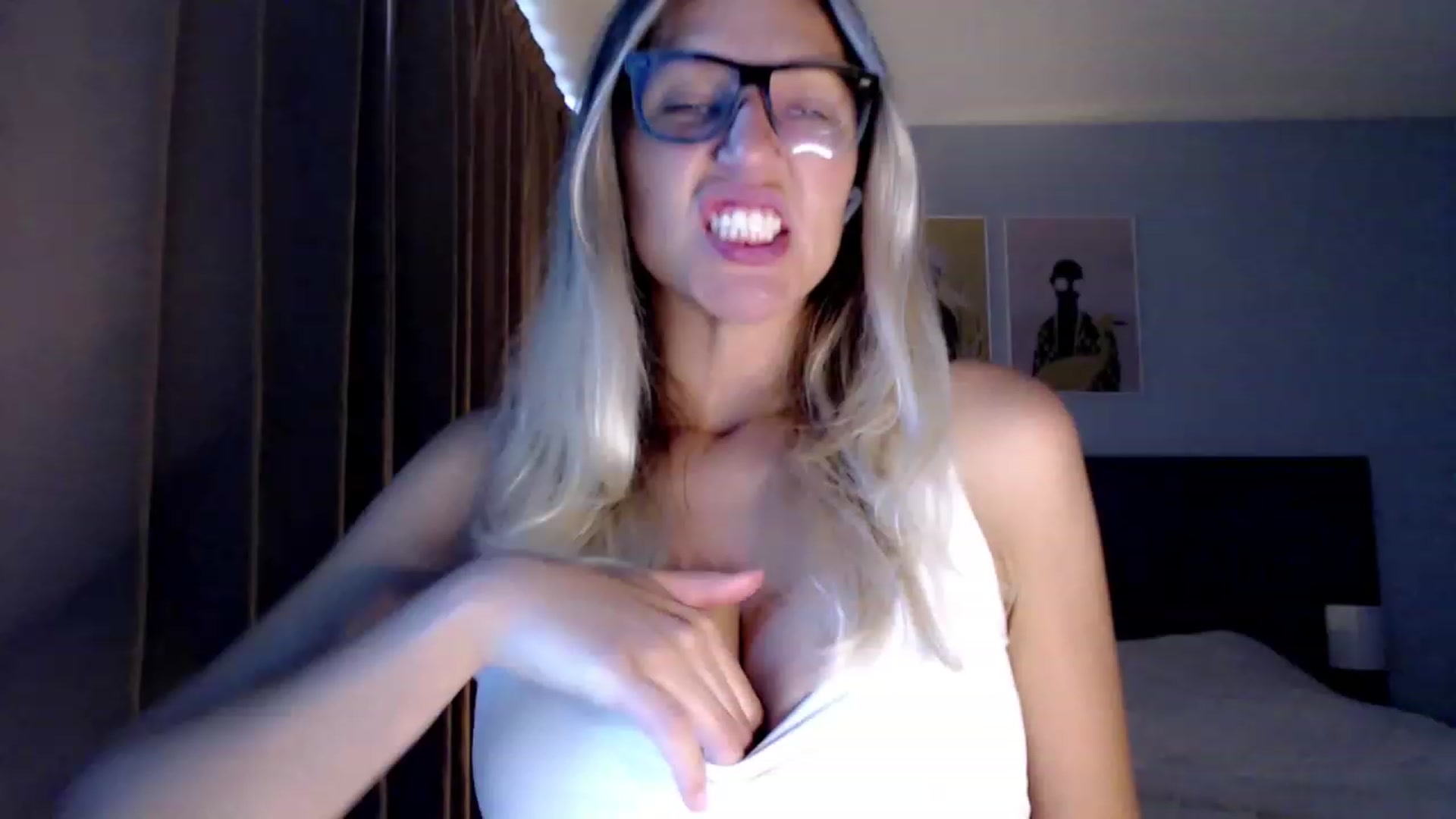 Gallery image thumbnail from VivicaCoke's myfreecams stream on, 08/05/2023, 09:56 image 13 of 20