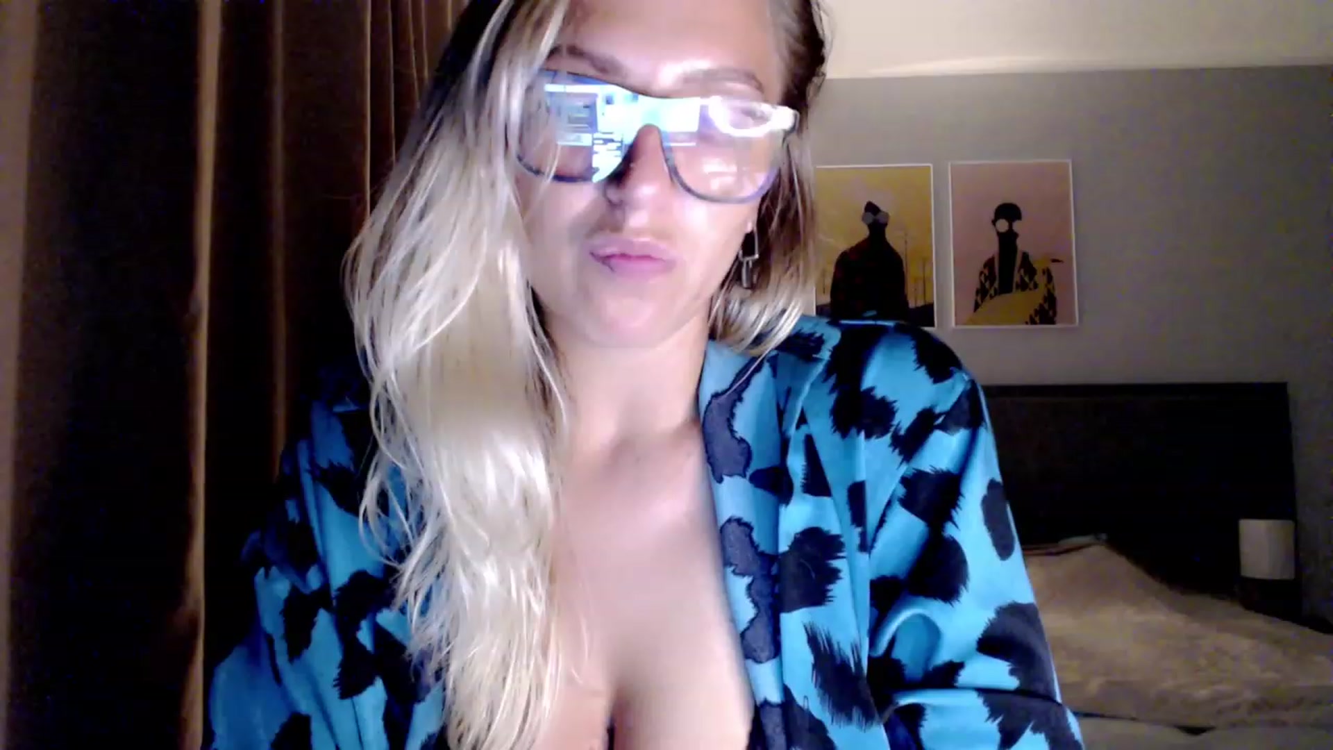 Gallery image thumbnail from VivicaCoke's myfreecams stream on, 08/16/2023, 19:10 image 19 of 20