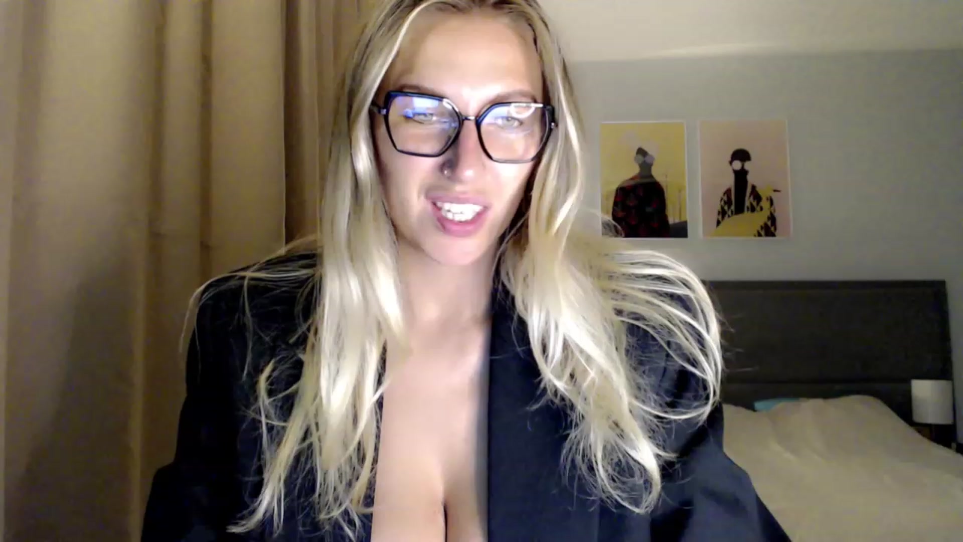 Gallery image thumbnail from VivicaCoke's myfreecams stream on, 08/27/2023, 19:18 image 17 of 20
