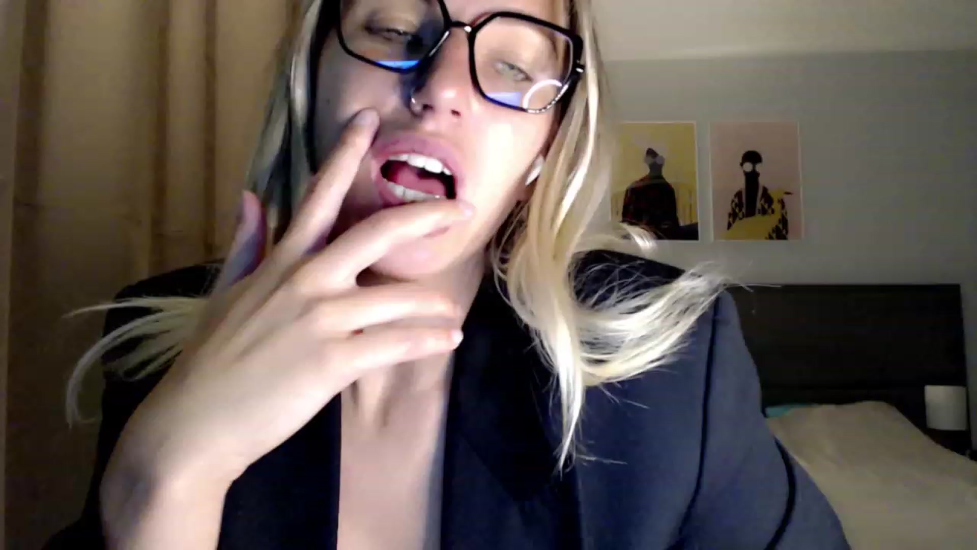 Gallery image thumbnail from VivicaCoke's myfreecams stream on, 08/27/2023, 19:18 image 16 of 20
