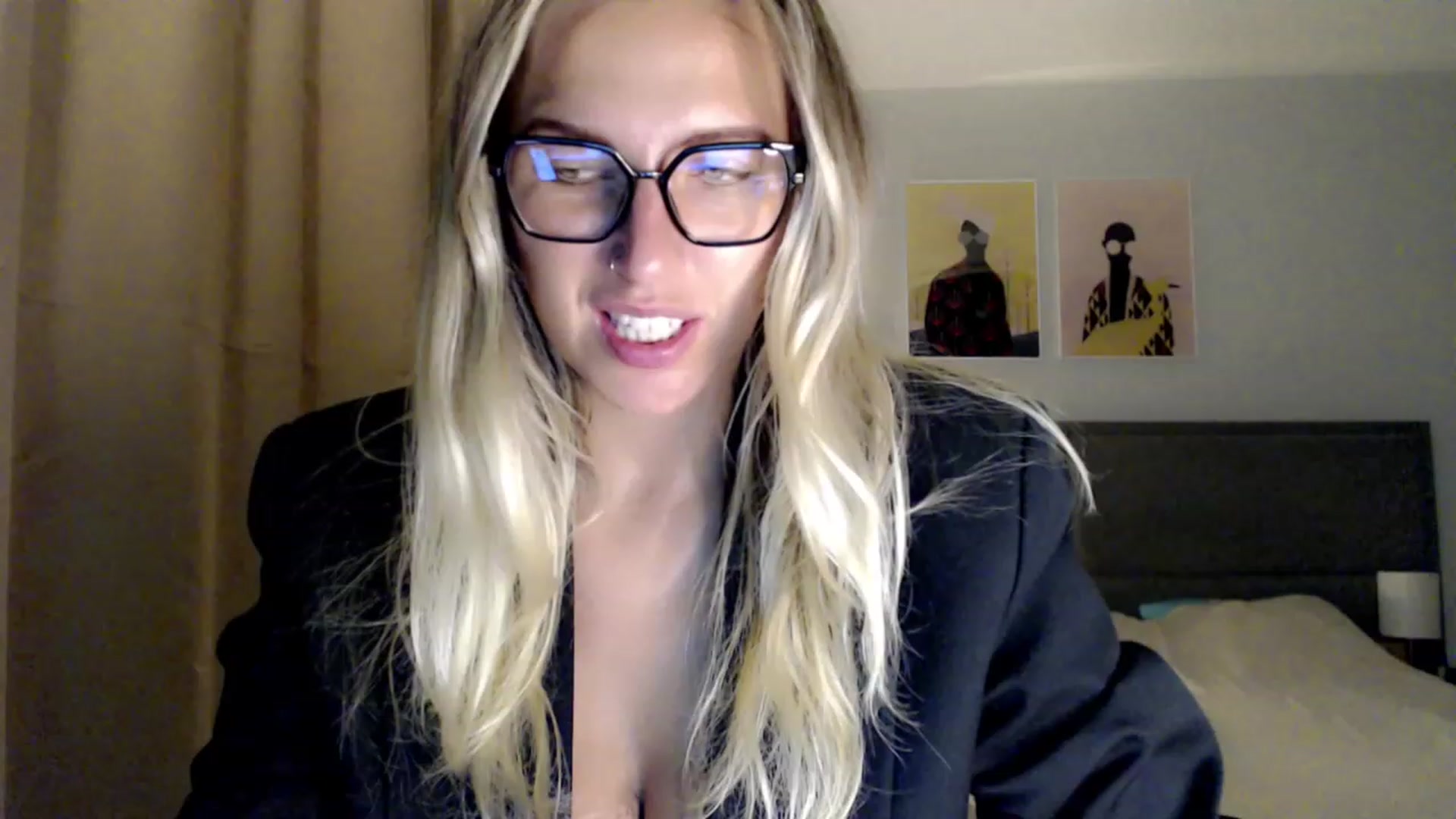 Gallery image thumbnail from VivicaCoke's myfreecams stream on, 08/27/2023, 19:18 image 18 of 20