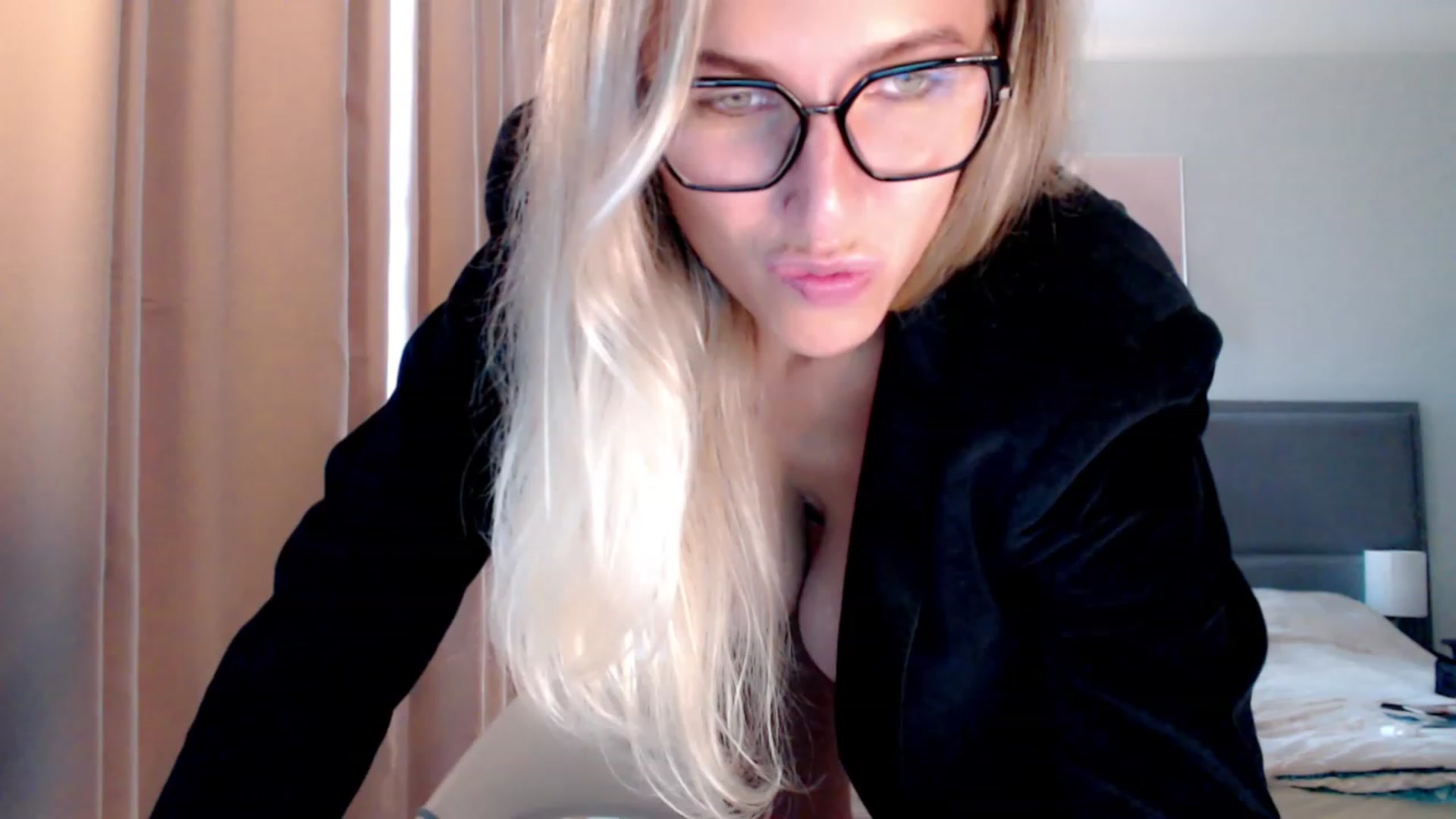 Gallery image thumbnail from VivicaCoke's myfreecams stream on, 09/02/2023, 12:16 image 14 of 20