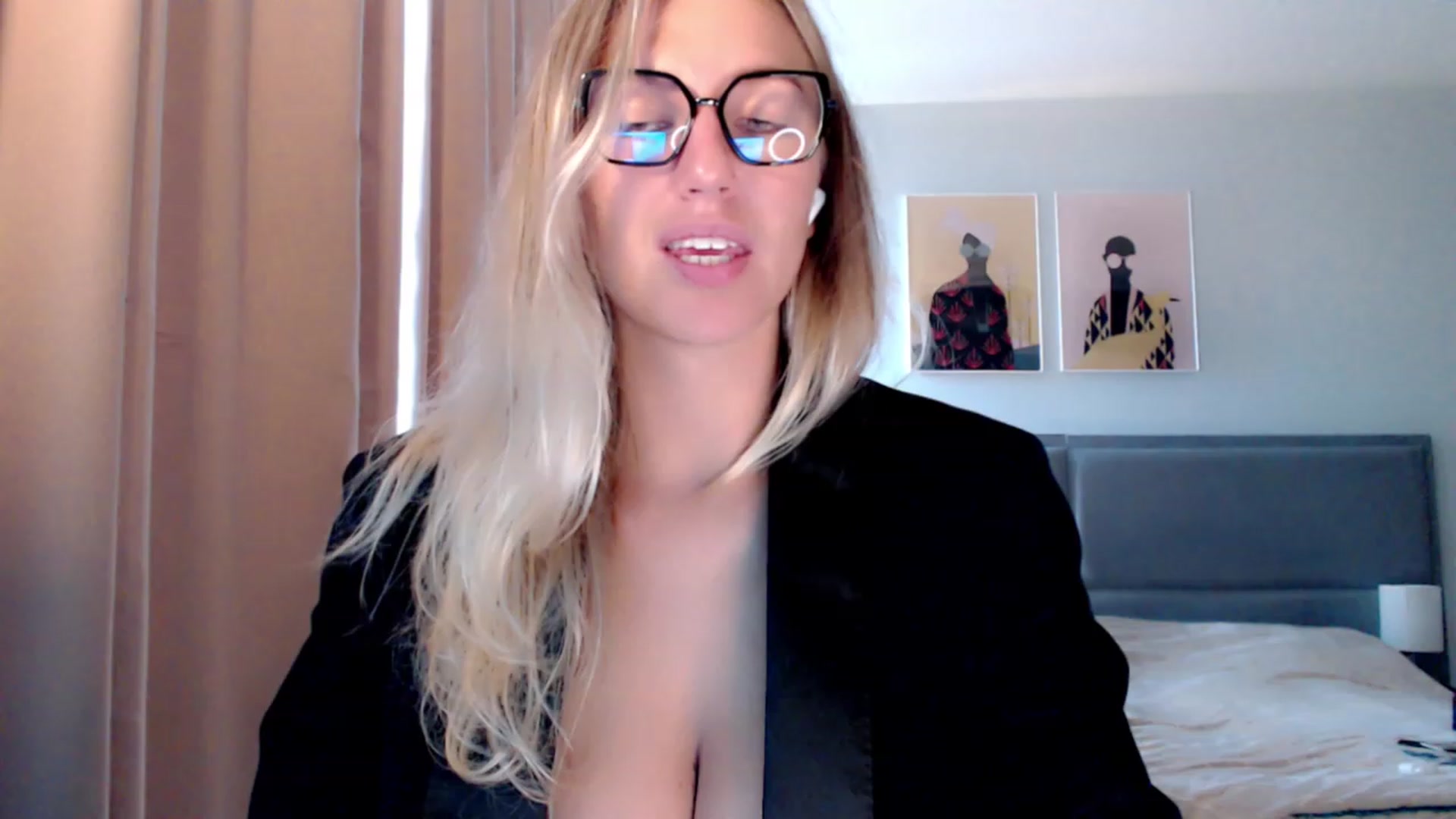 Gallery image thumbnail from VivicaCoke's myfreecams stream on, 09/02/2023, 12:16 image 17 of 20