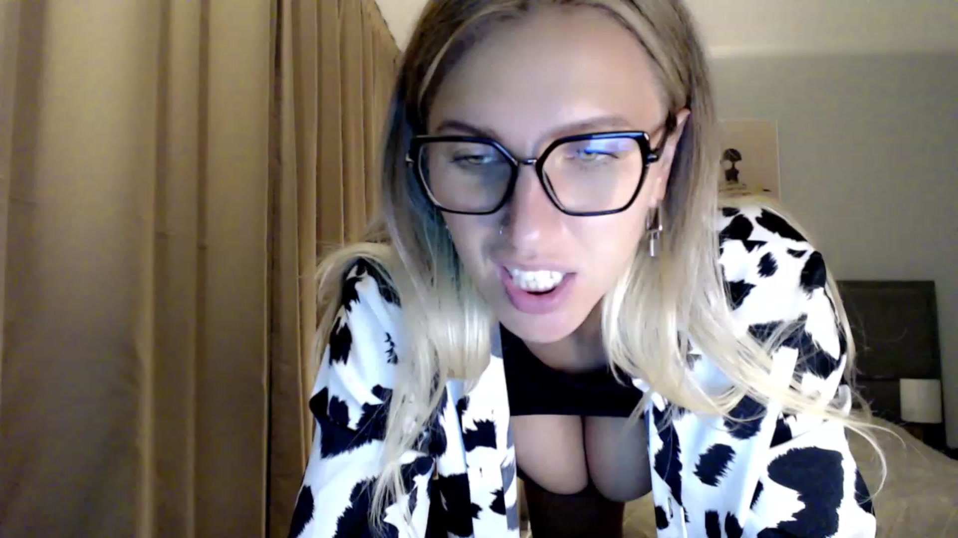 Gallery image thumbnail from VivicaCoke's myfreecams stream on, 09/04/2023, 17:43 image 10 of 20
