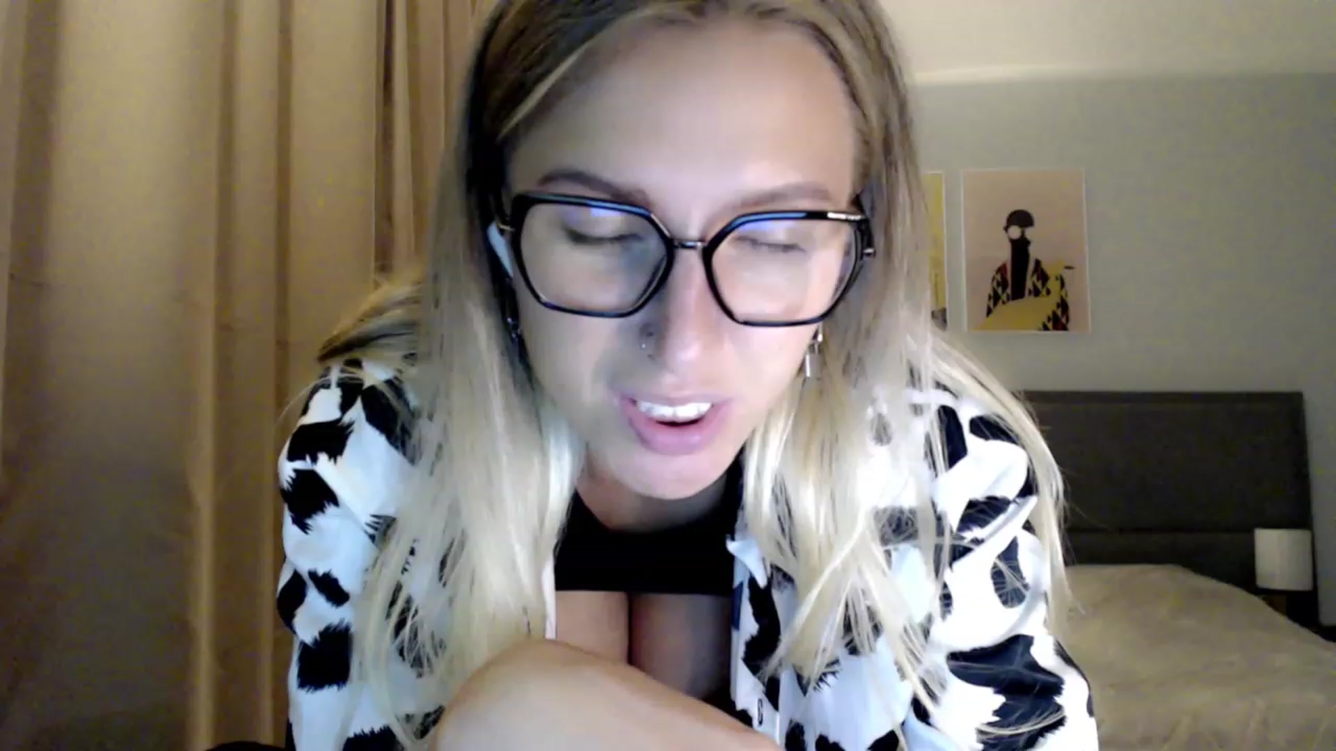 Gallery image thumbnail from VivicaCoke's myfreecams stream on, 09/04/2023, 17:43 image 11 of 20