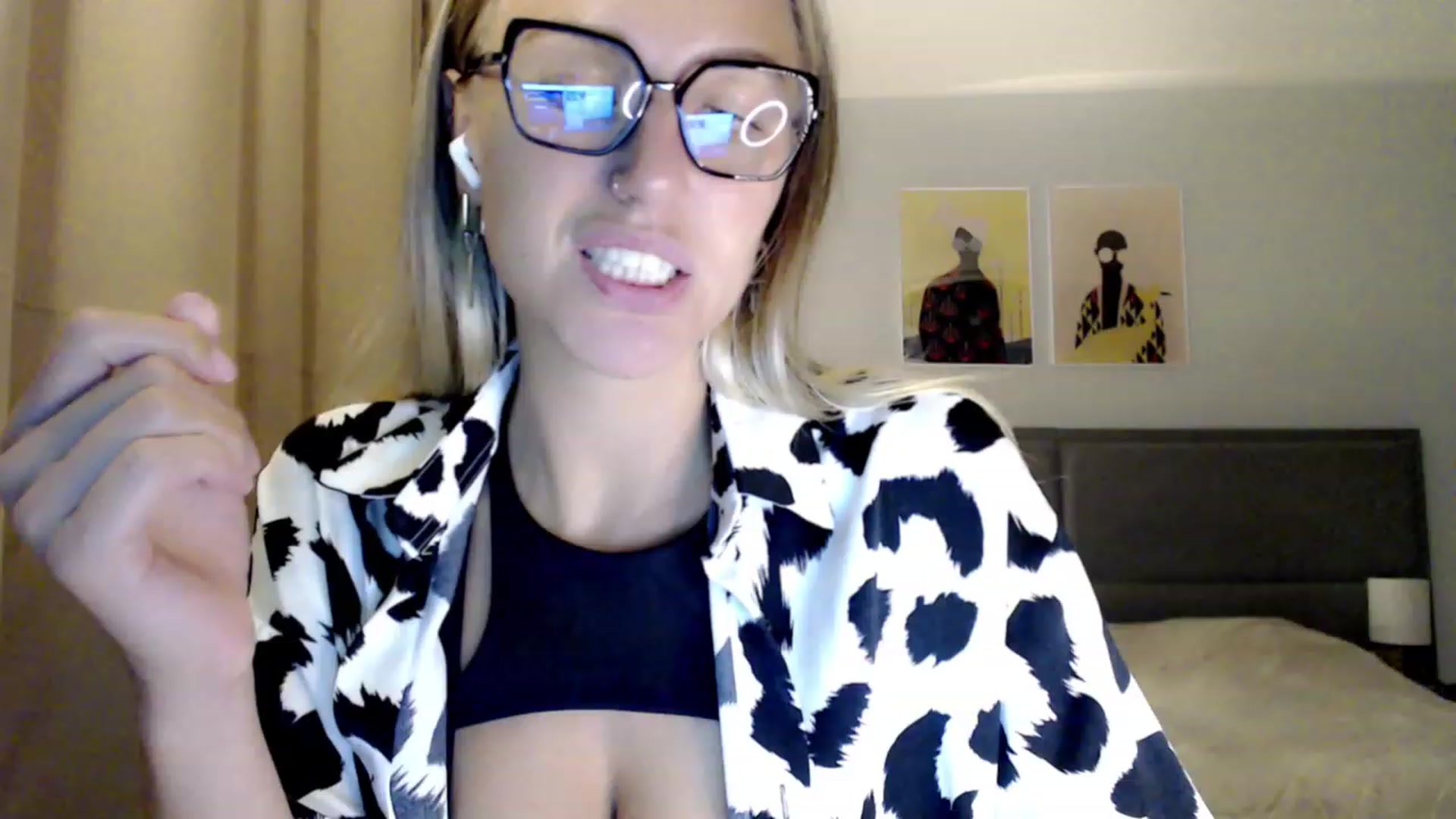 Gallery image thumbnail from VivicaCoke's myfreecams stream on, 09/04/2023, 17:43 image 15 of 20