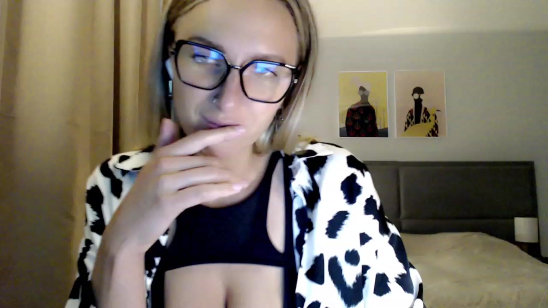 Gallery image thumbnail from VivicaCoke's myfreecams stream on, 09/04/2023, 17:43 image 18 of 20
