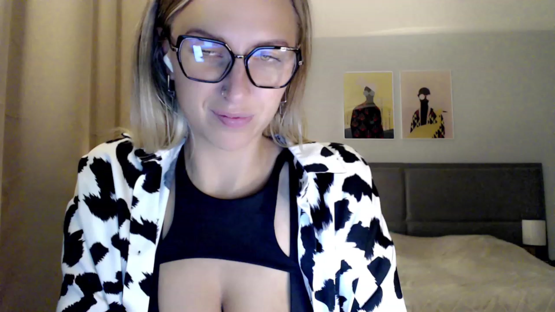 Gallery image thumbnail from VivicaCoke's myfreecams stream on, 09/04/2023, 17:43 image 3 of 20