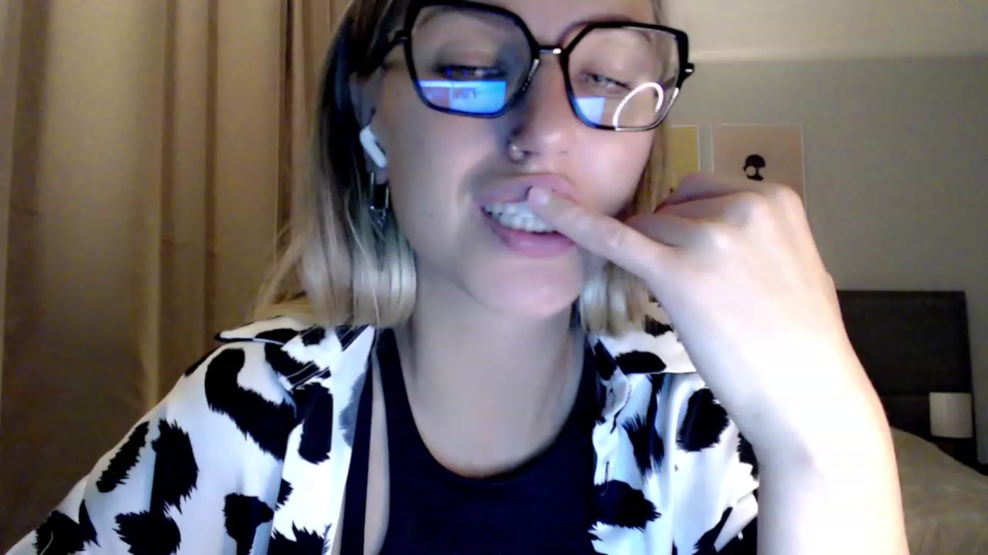 Gallery image thumbnail from VivicaCoke's myfreecams stream on, 09/04/2023, 17:43 image 7 of 20