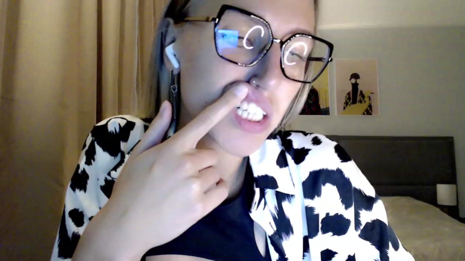 Gallery image thumbnail from VivicaCoke's myfreecams stream on, 09/04/2023, 17:43 image 16 of 20