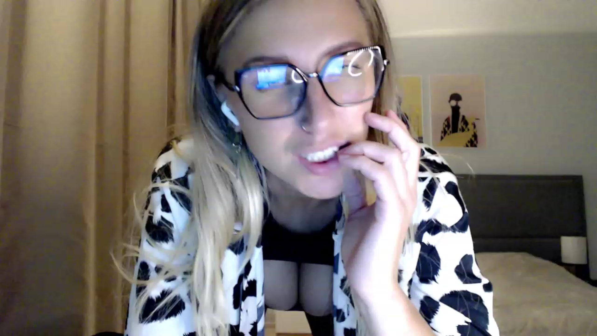 Gallery image thumbnail from VivicaCoke's myfreecams stream on, 09/04/2023, 17:43 image 14 of 20