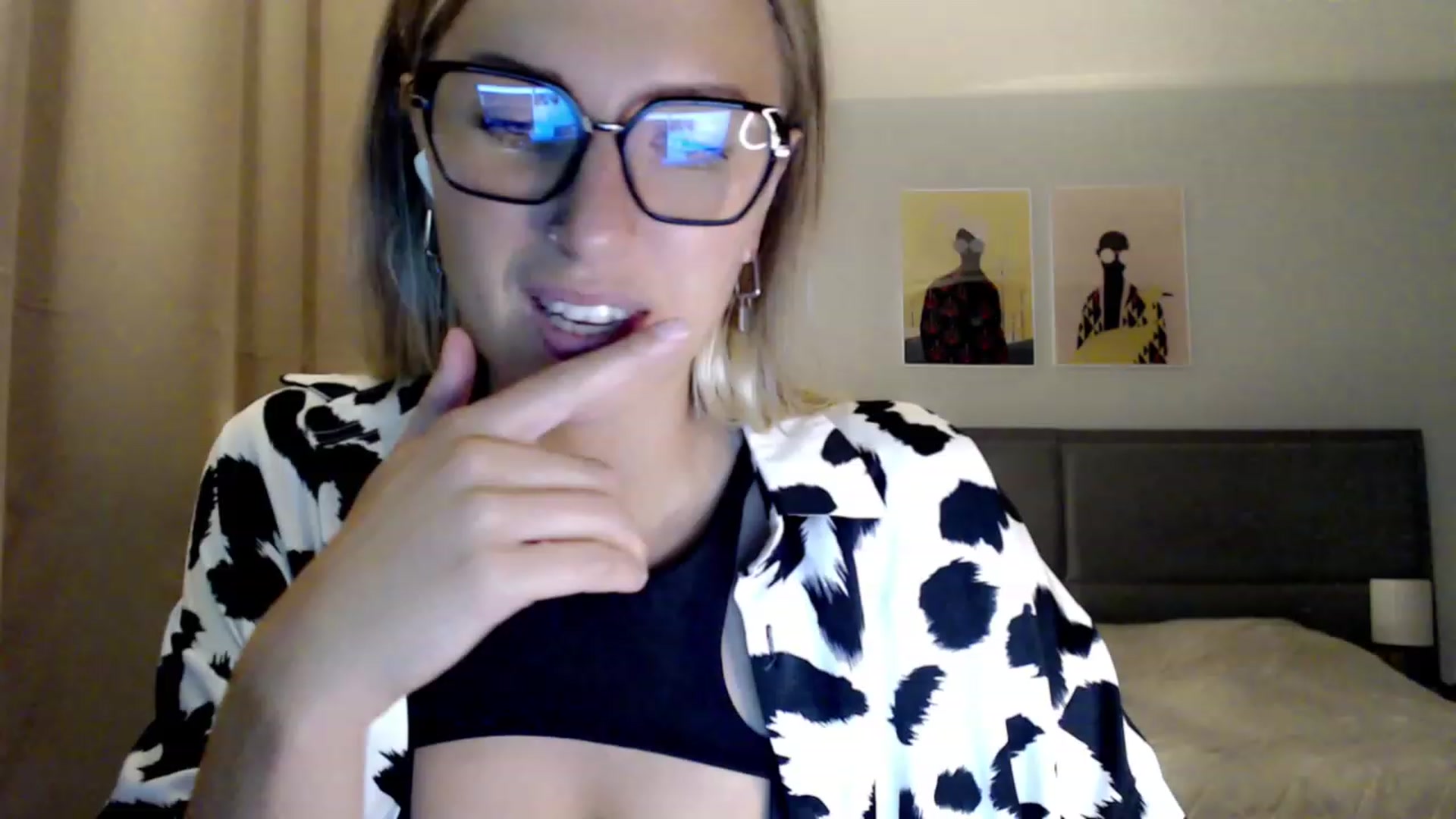 Gallery image thumbnail from VivicaCoke's myfreecams stream on, 09/04/2023, 17:43 image 6 of 20