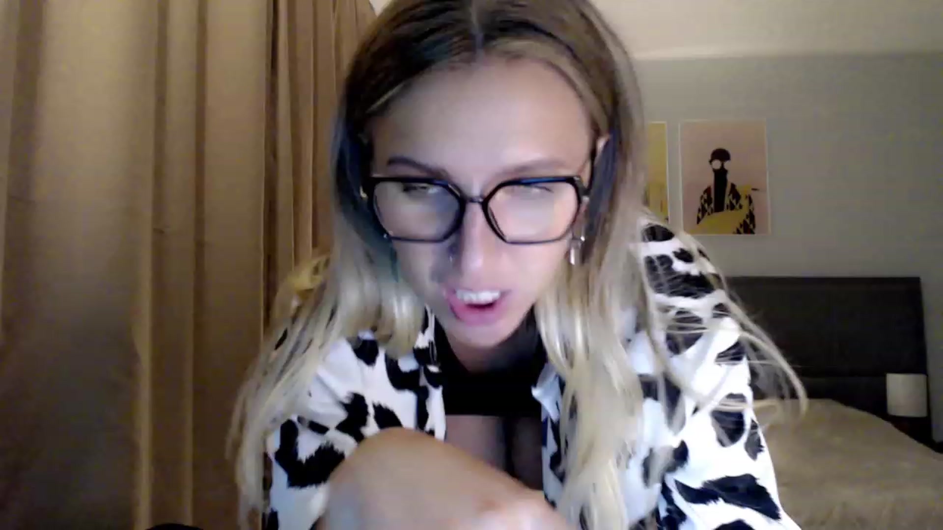 Gallery image thumbnail from VivicaCoke's myfreecams stream on, 09/04/2023, 17:43 image 13 of 20