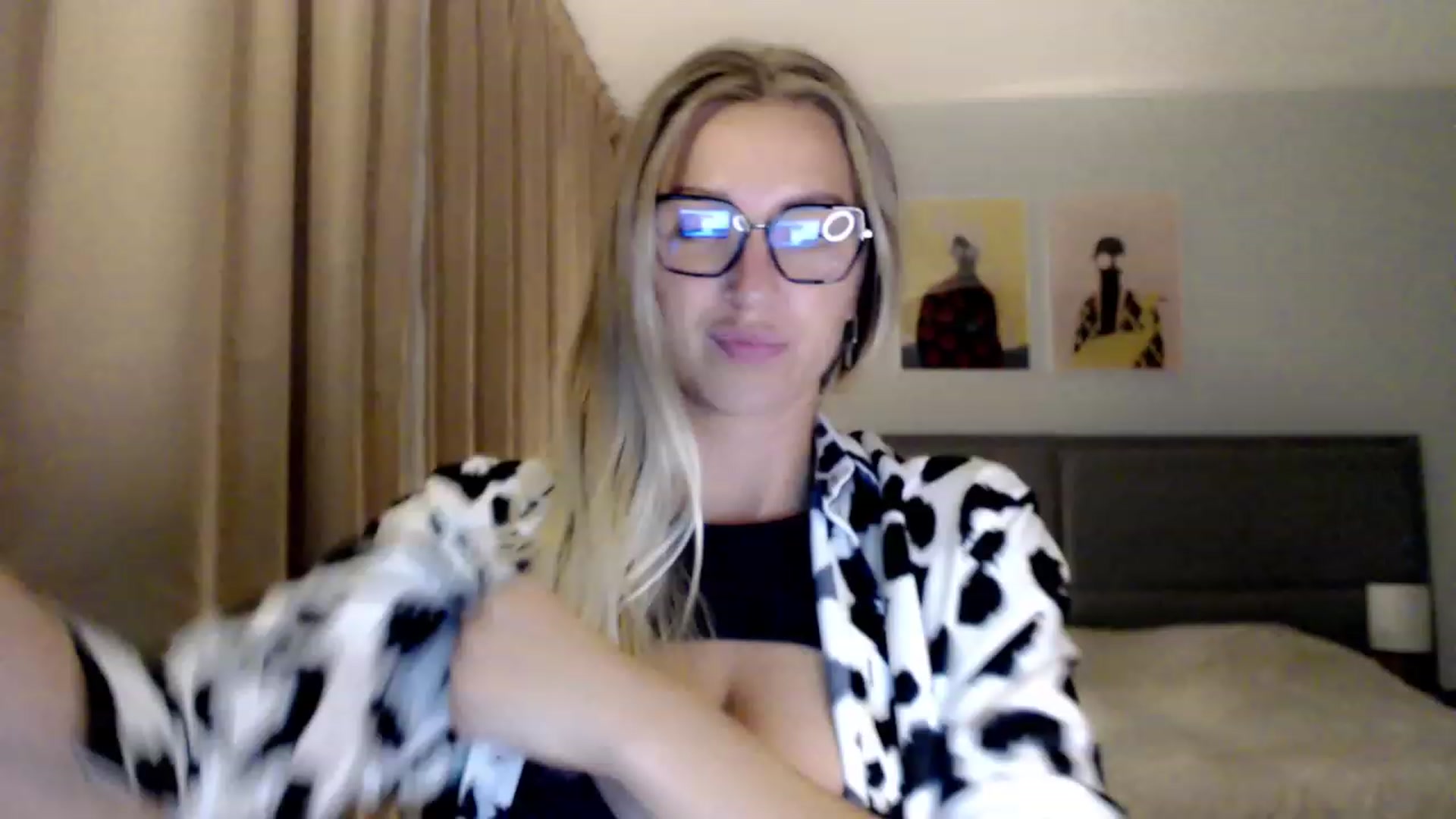 Gallery image thumbnail from VivicaCoke's myfreecams stream on, 09/04/2023, 18:43 image 5 of 20