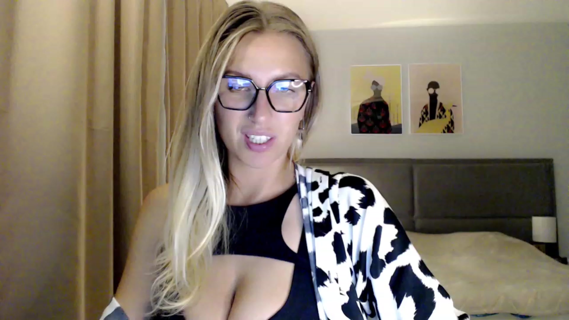 Gallery image thumbnail from VivicaCoke's myfreecams stream on, 09/04/2023, 18:43 image 19 of 20