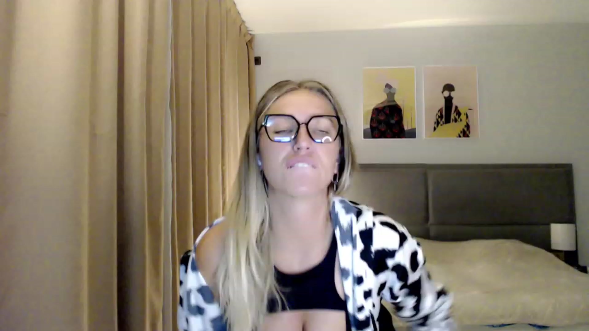 Gallery image thumbnail from VivicaCoke's myfreecams stream on, 09/04/2023, 18:43 image 14 of 20