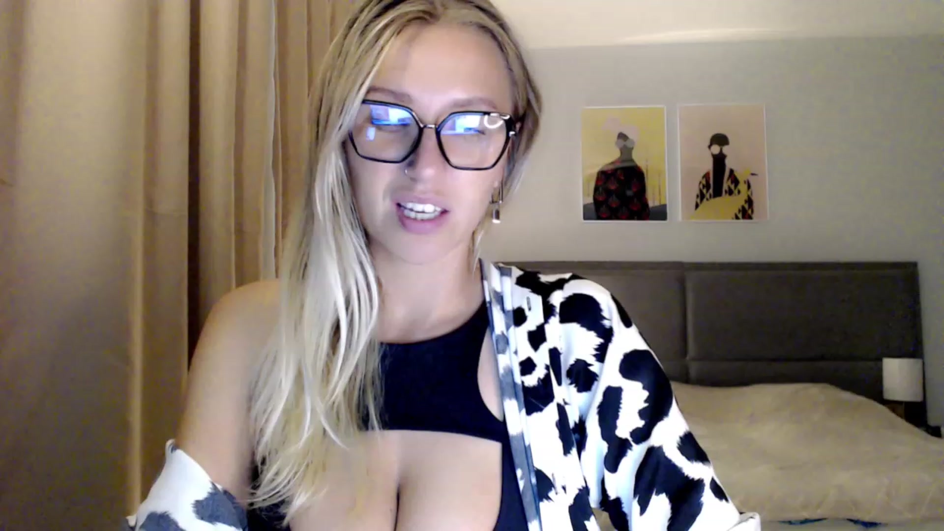 Gallery image thumbnail from VivicaCoke's myfreecams stream on, 09/04/2023, 18:43 image 16 of 20