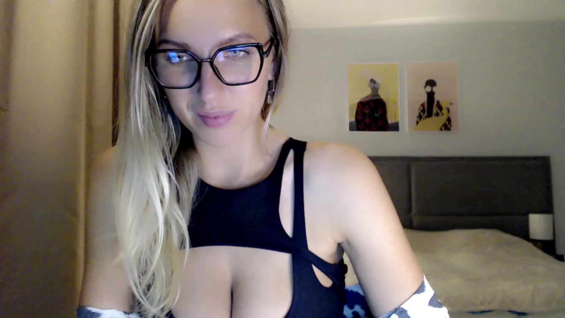 Gallery image thumbnail from VivicaCoke's myfreecams stream on, 09/04/2023, 18:43 image 7 of 20