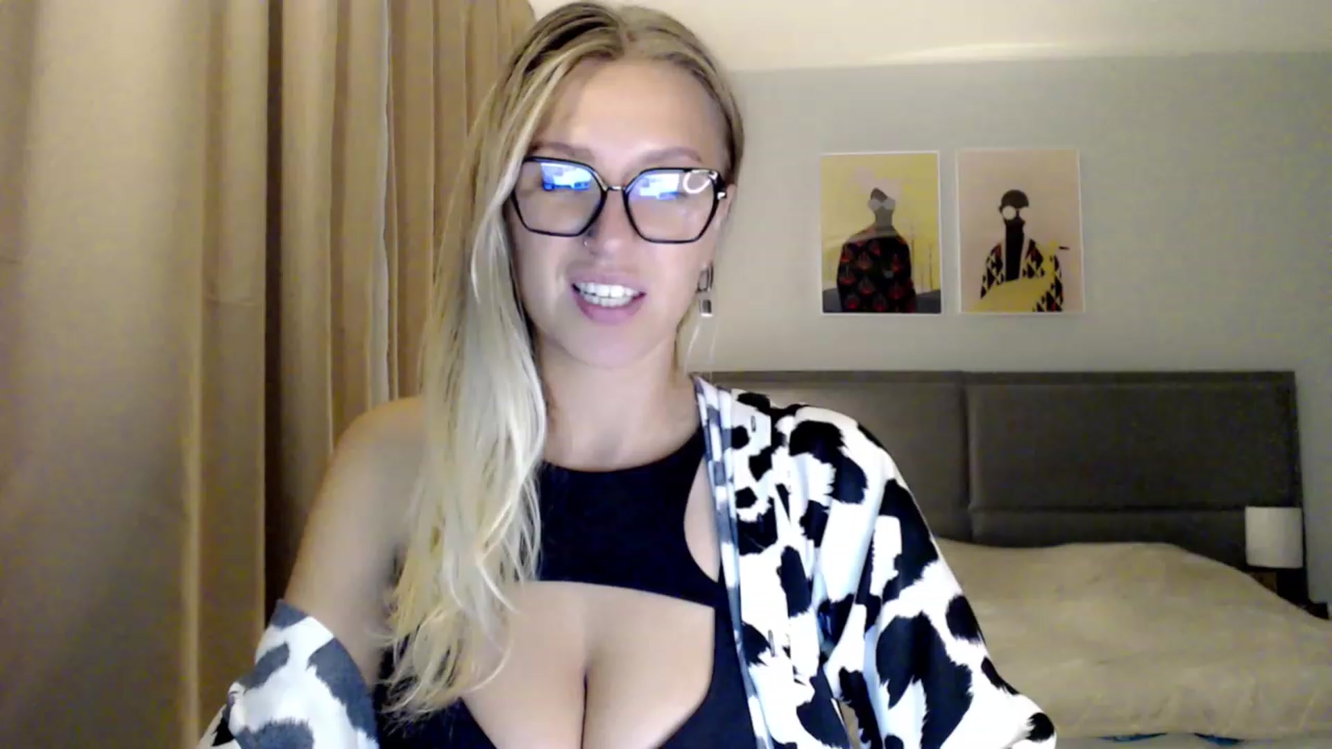 Gallery image thumbnail from VivicaCoke's myfreecams stream on, 09/04/2023, 18:43 image 17 of 20