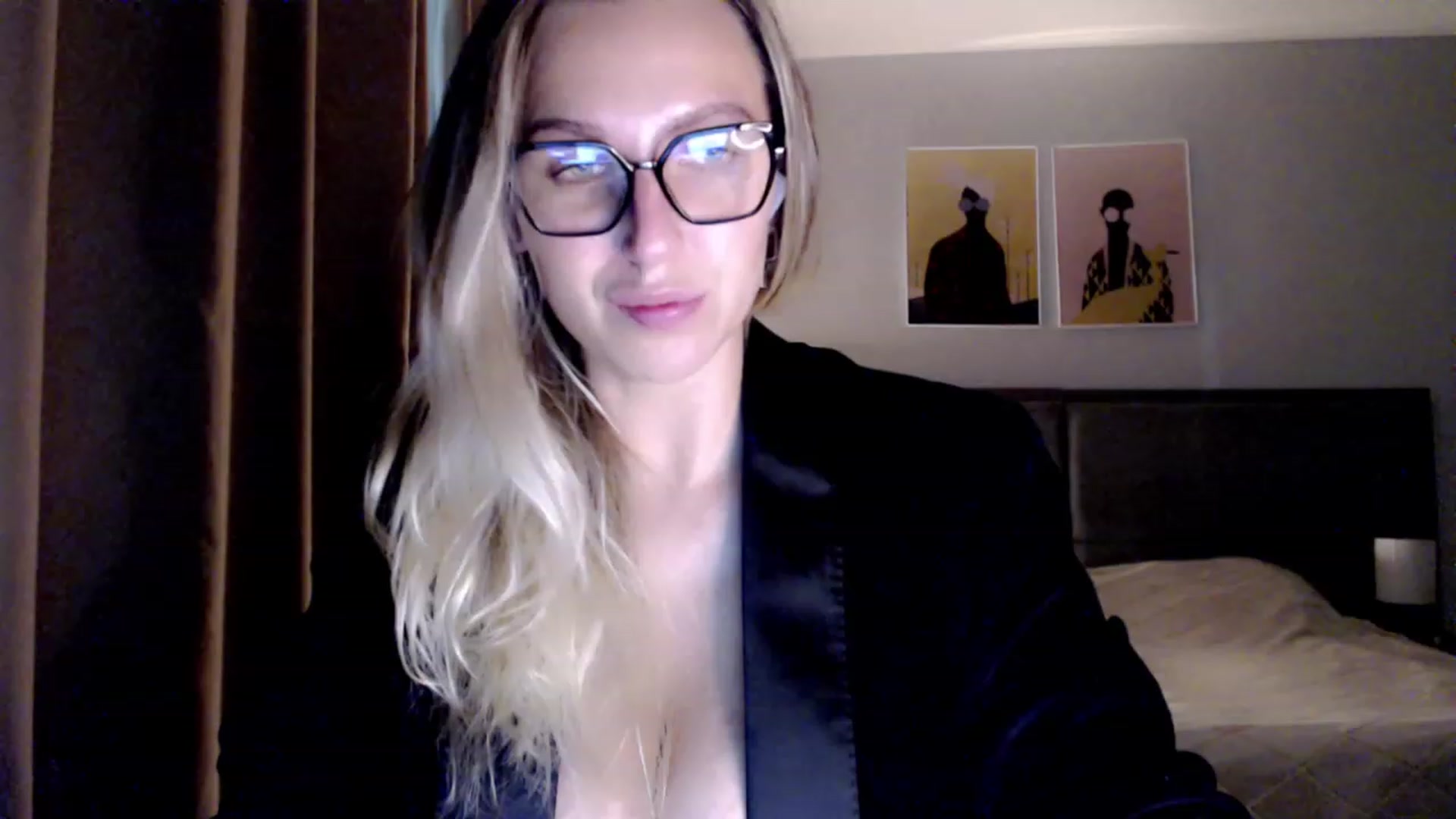Gallery image thumbnail from VivicaCoke's myfreecams stream on, 10/16/2023, 19:00 image 3 of 20