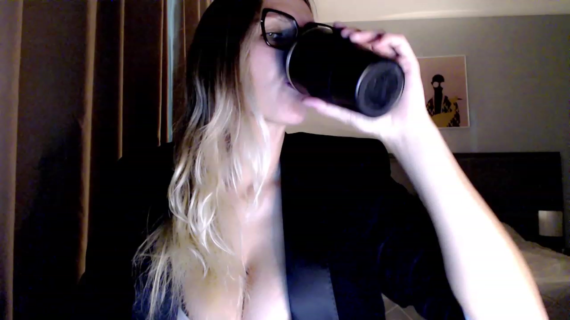 Gallery image thumbnail from VivicaCoke's myfreecams stream on, 10/16/2023, 19:00 image 4 of 20