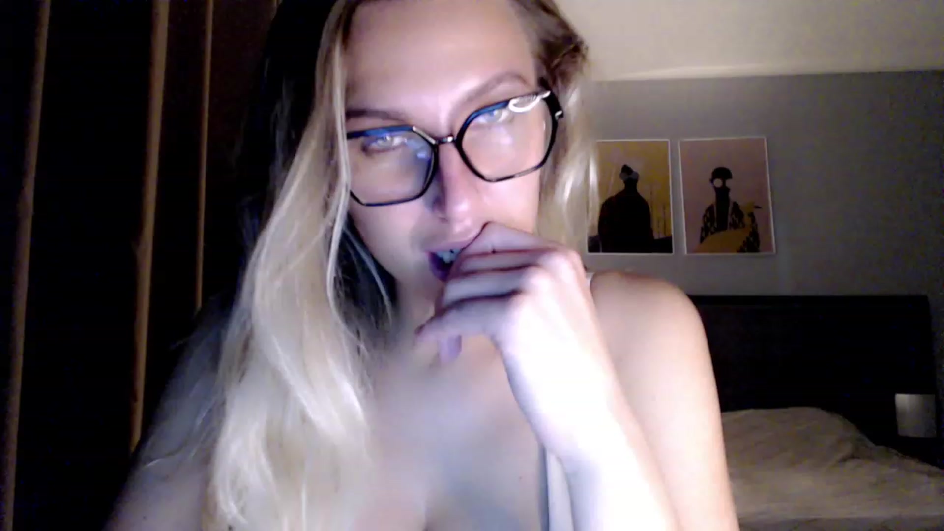 Gallery image thumbnail from VivicaCoke's myfreecams stream on, 10/16/2023, 19:00 image 15 of 20