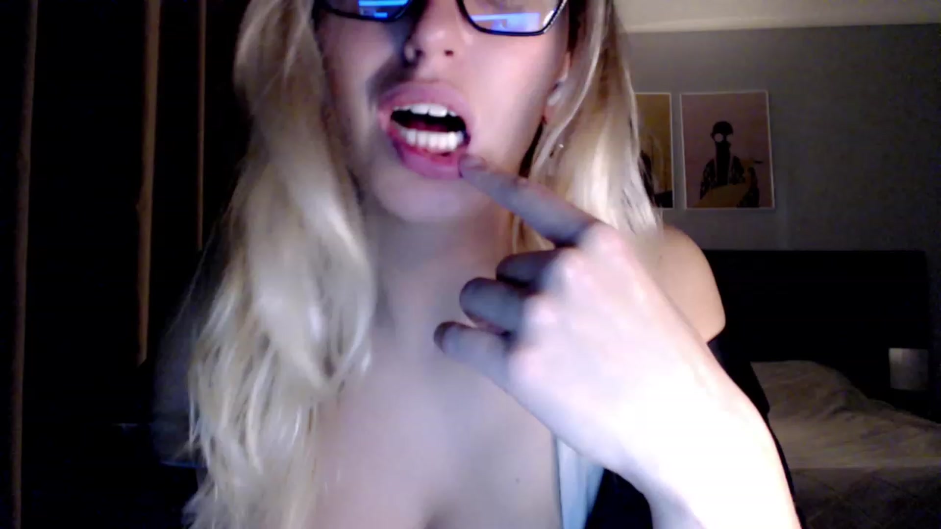 Gallery image thumbnail from VivicaCoke's myfreecams stream on, 10/16/2023, 19:00 image 1 of 20