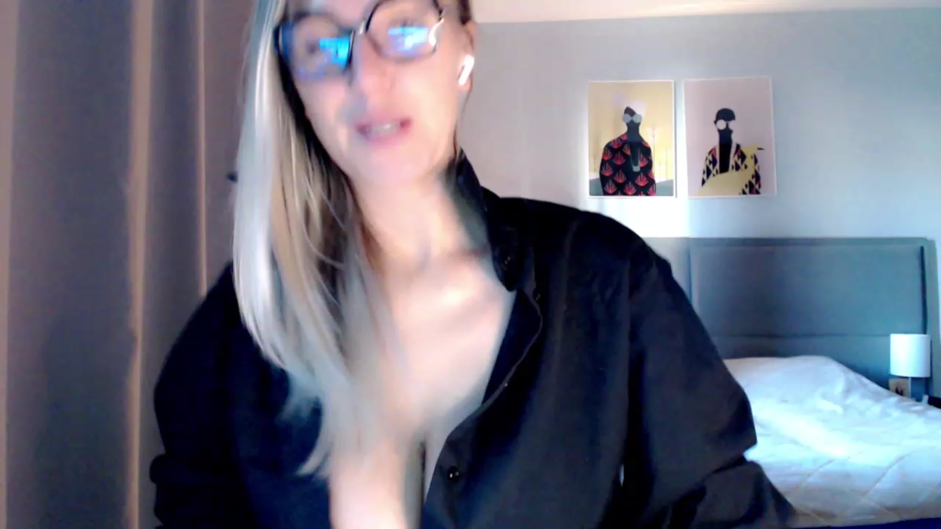 Gallery image thumbnail from VivicaCoke's myfreecams stream on, 10/21/2023, 12:39 image 10 of 20