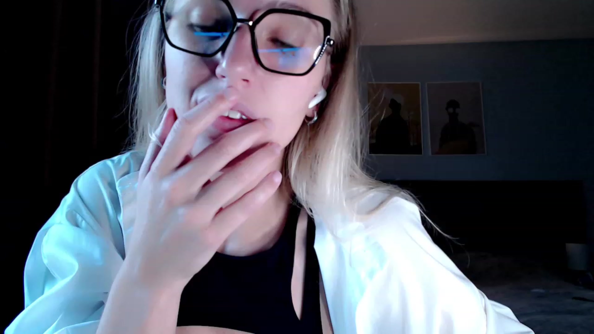 Gallery image thumbnail from VivicaCoke's myfreecams stream on, 11/17/2023, 10:31 image 13 of 20