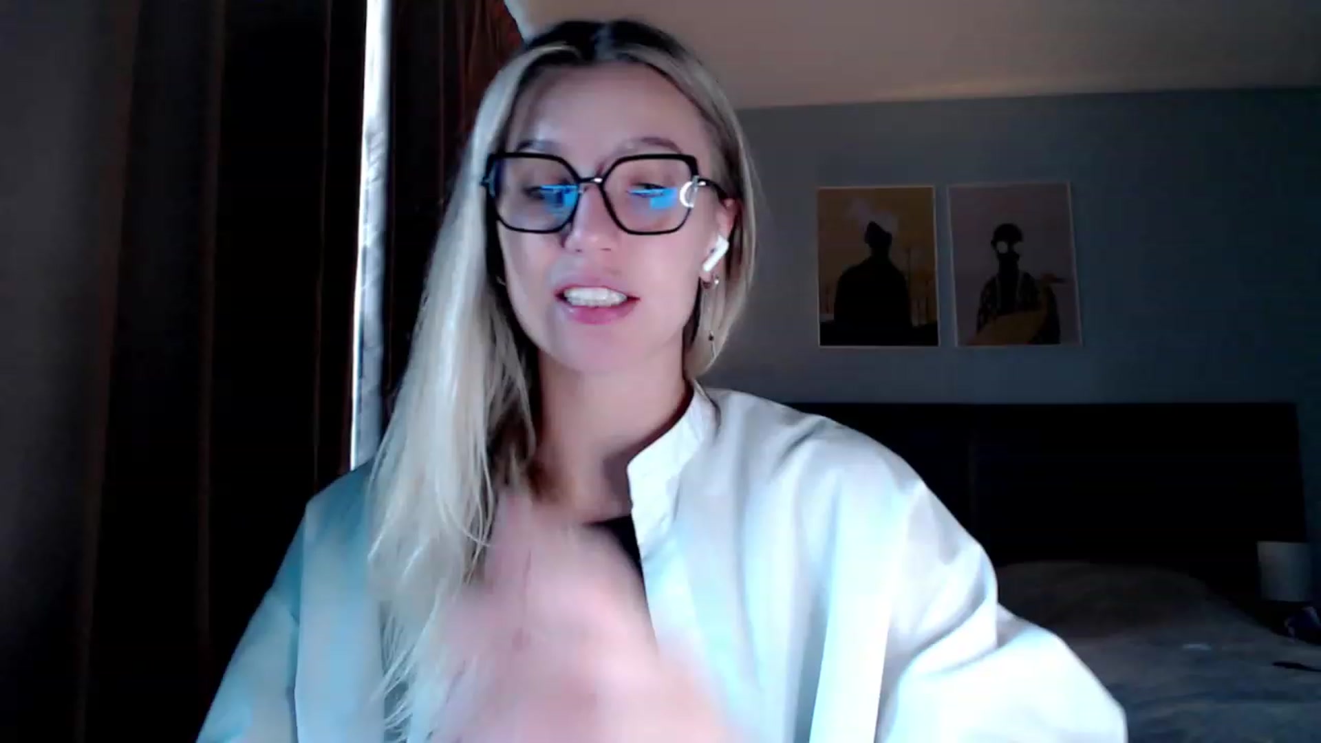 Gallery image thumbnail from VivicaCoke's myfreecams stream on, 11/17/2023, 10:31 image 7 of 20