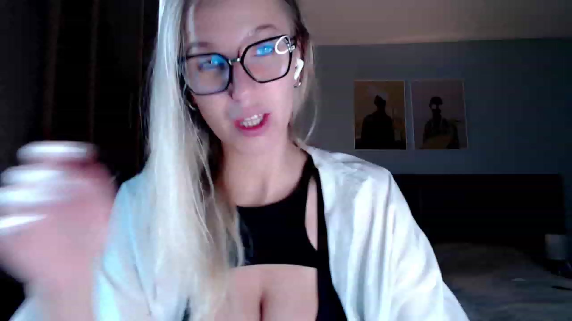 Gallery image thumbnail from VivicaCoke's myfreecams stream on, 11/17/2023, 10:31 image 17 of 20